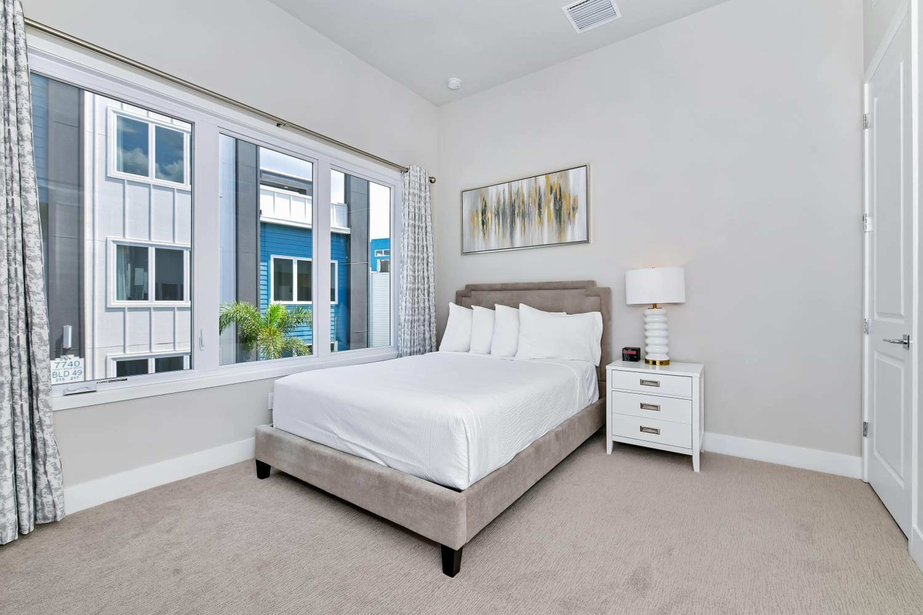 4 Bedroom Luxury Condo w/Patio - Photo 2