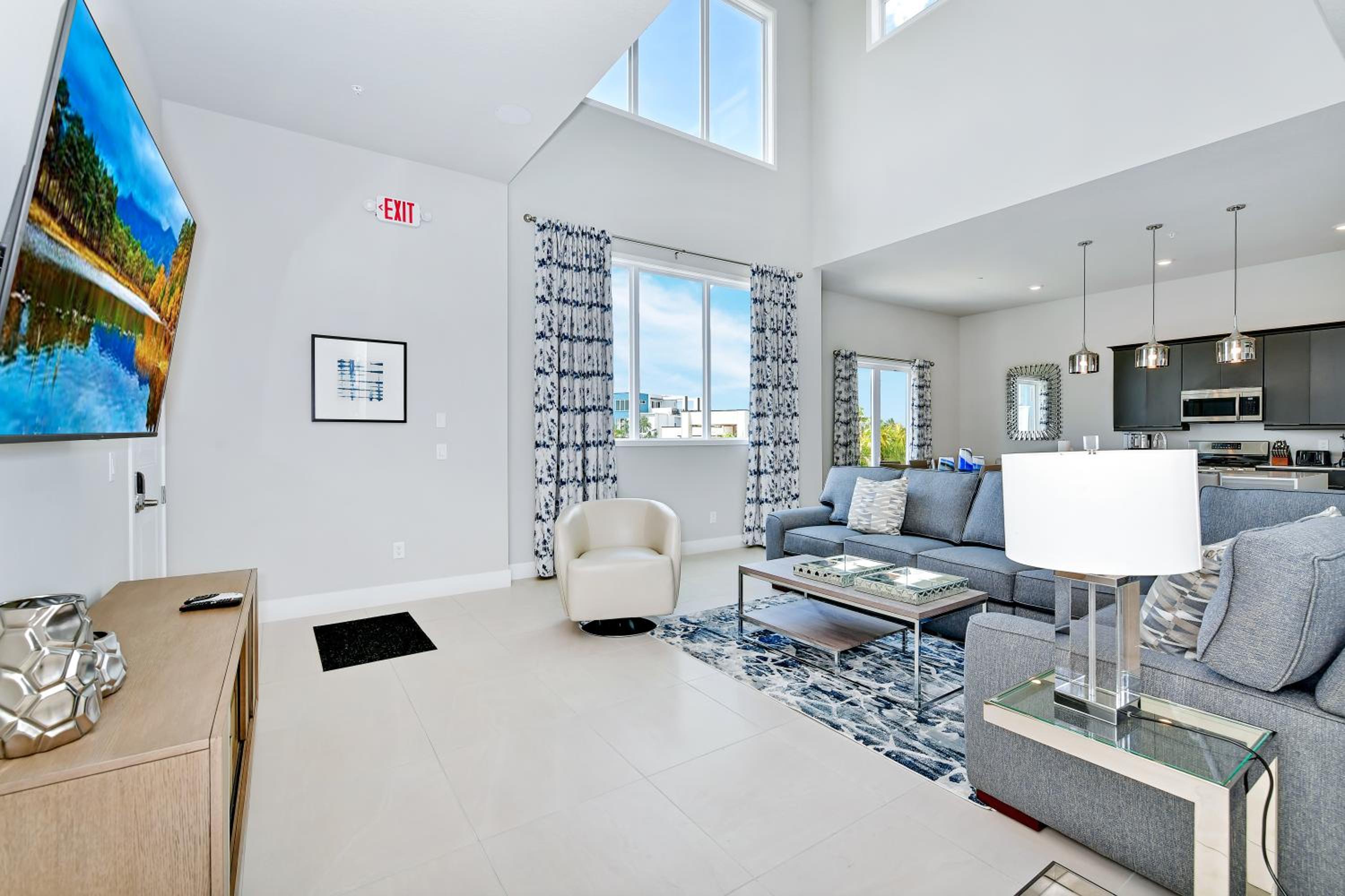 5 Bedroom Luxury Two Story Condo w/Balcony - Photo 2
