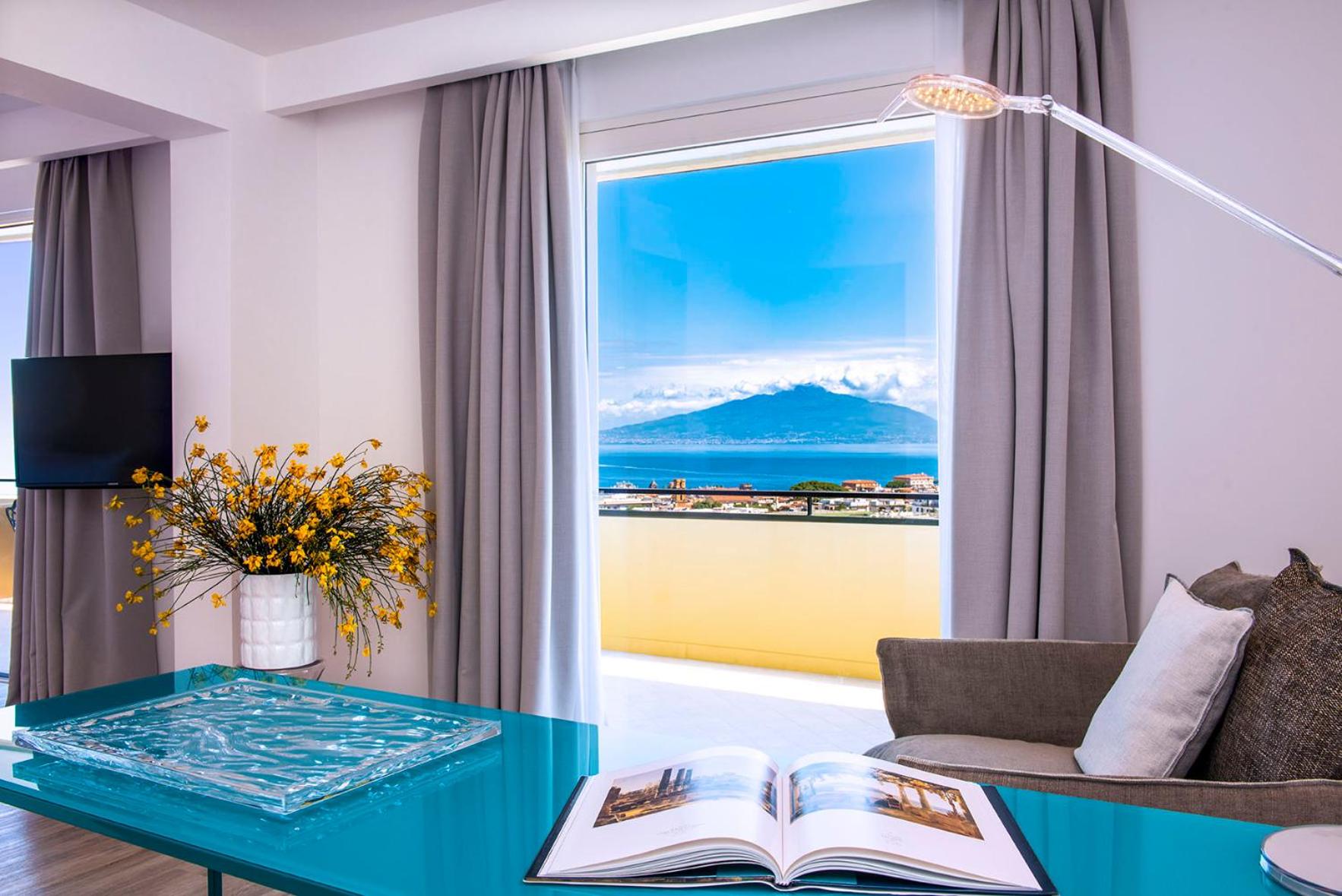 Junior Suite with Sea View thumbnail 6