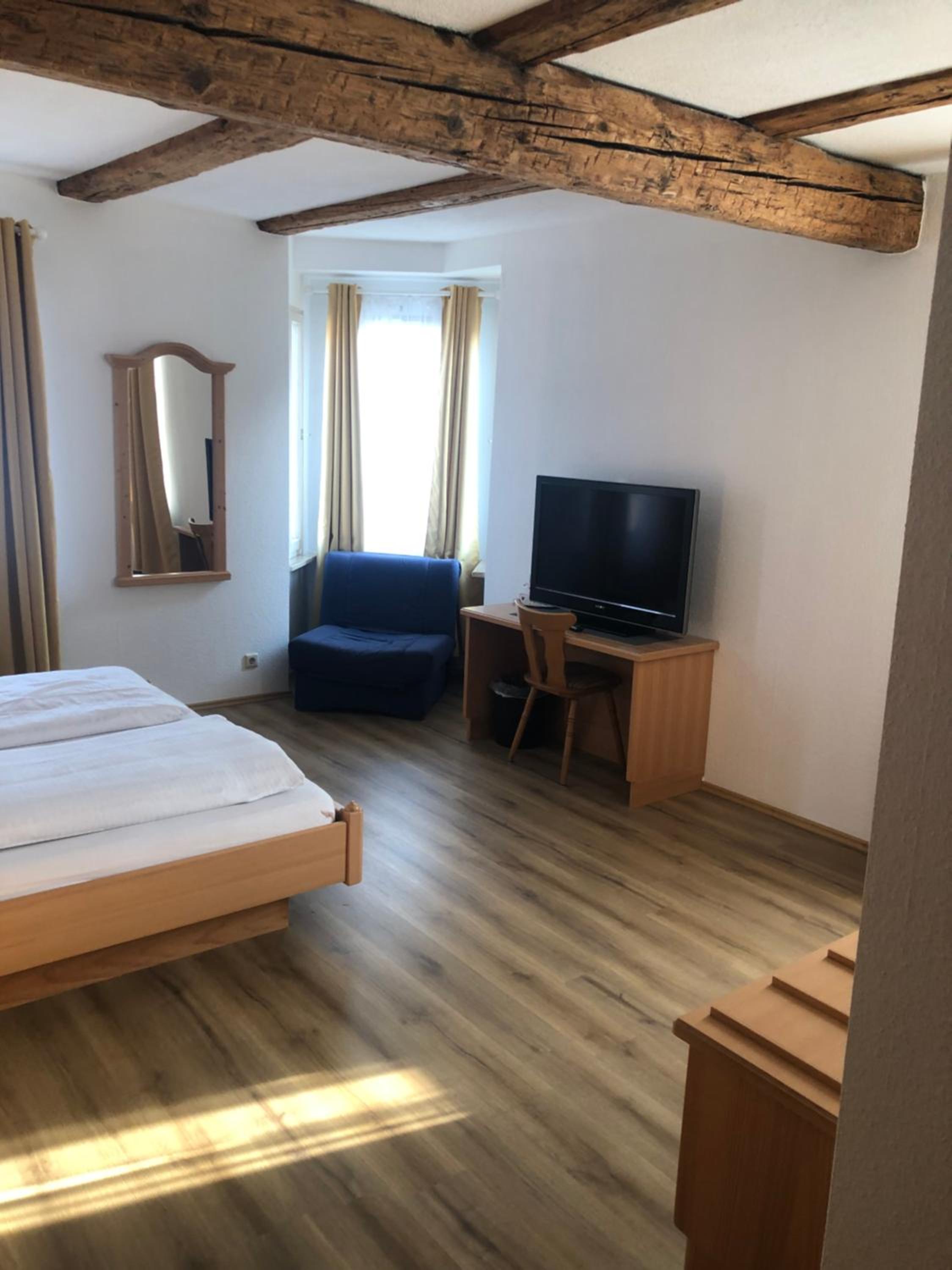 Double Room with Private Bathroom - Photo 5