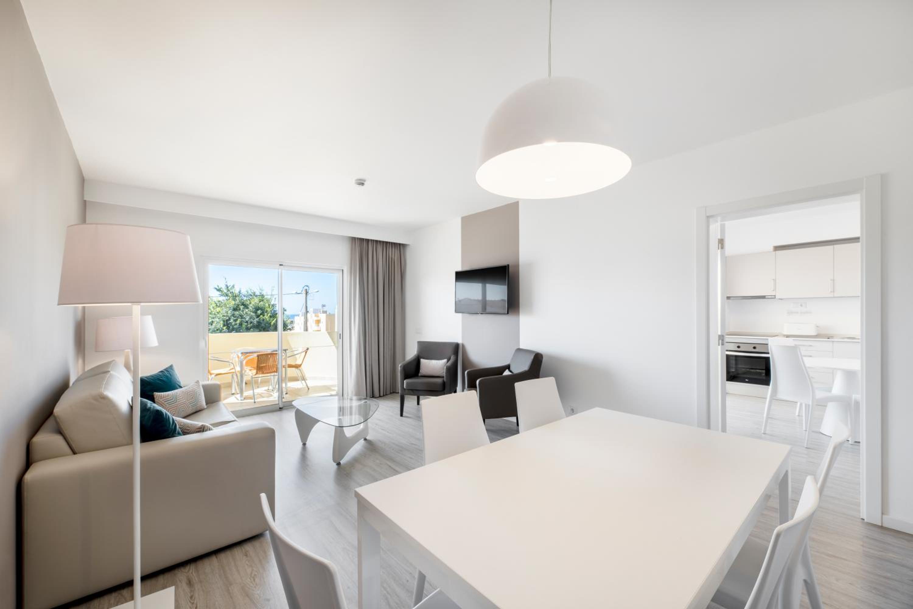 Premium Two-Bedroom Apartment - Extra Large photo 3