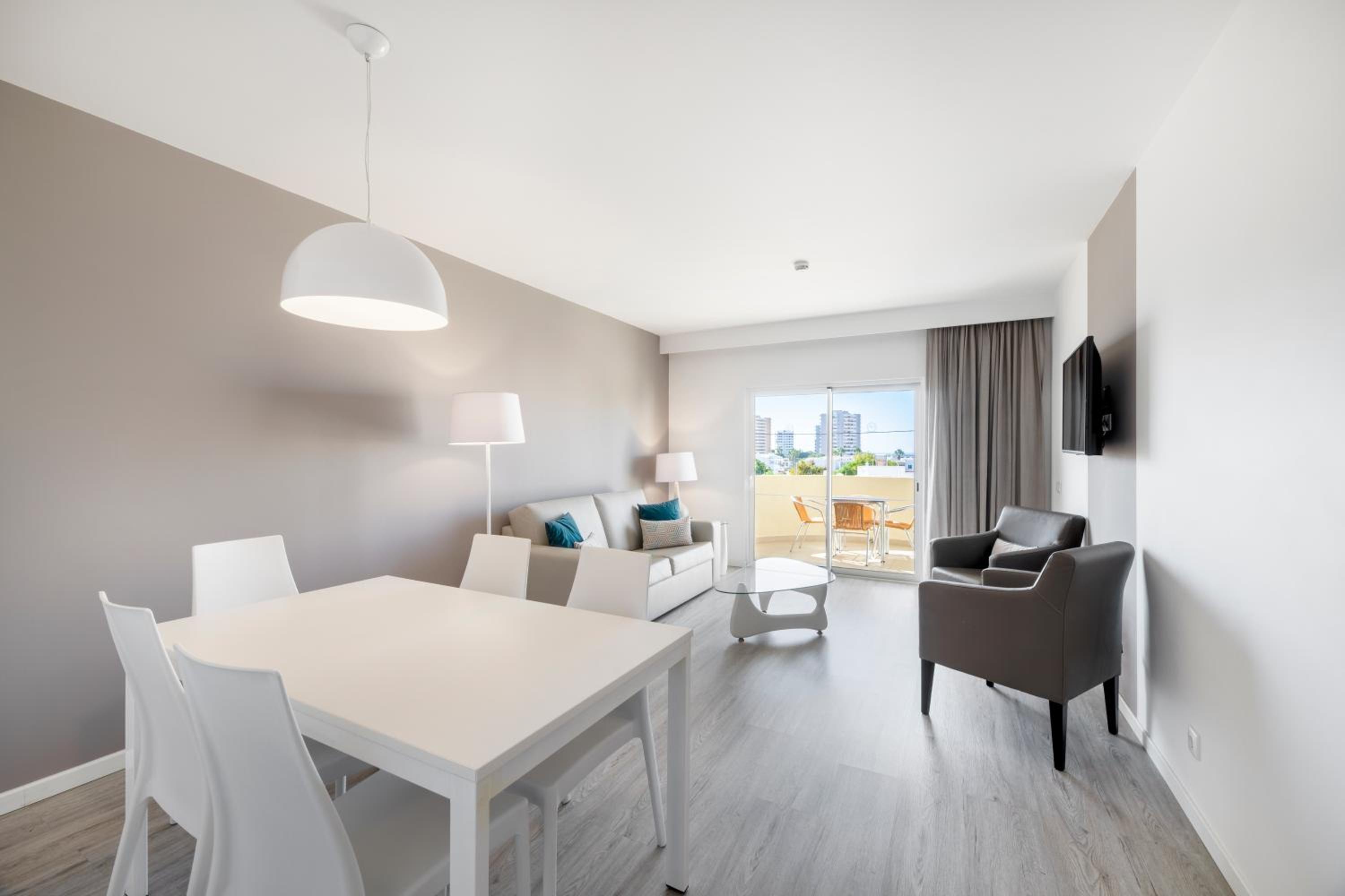 Premium Two-Bedroom Apartment - Extra Large photo 2