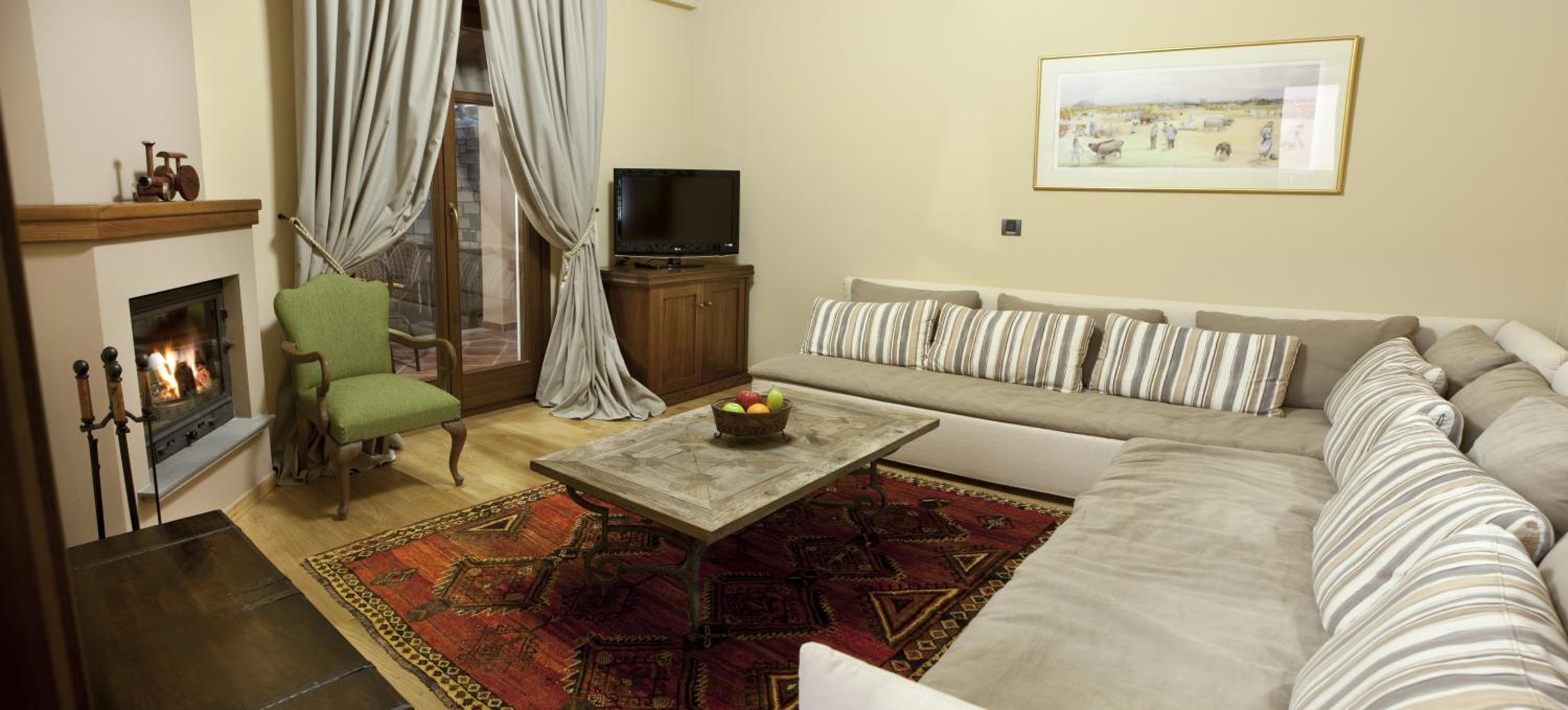 Deluxe Suite with Lake View photo 3