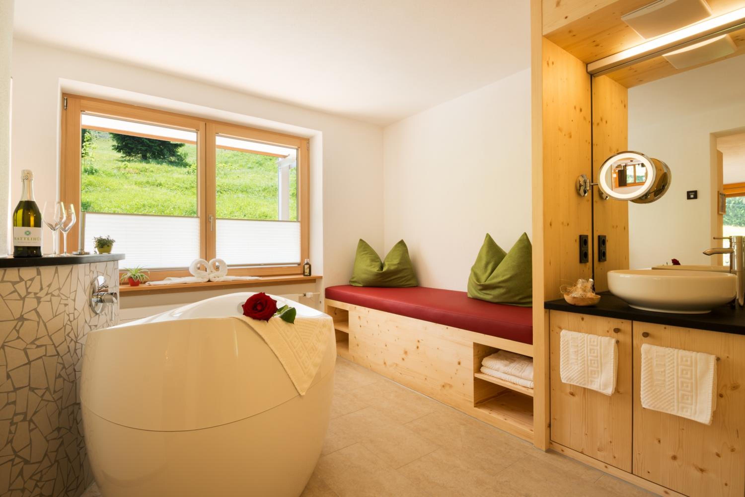 Suite with Mountain View - Photo 3