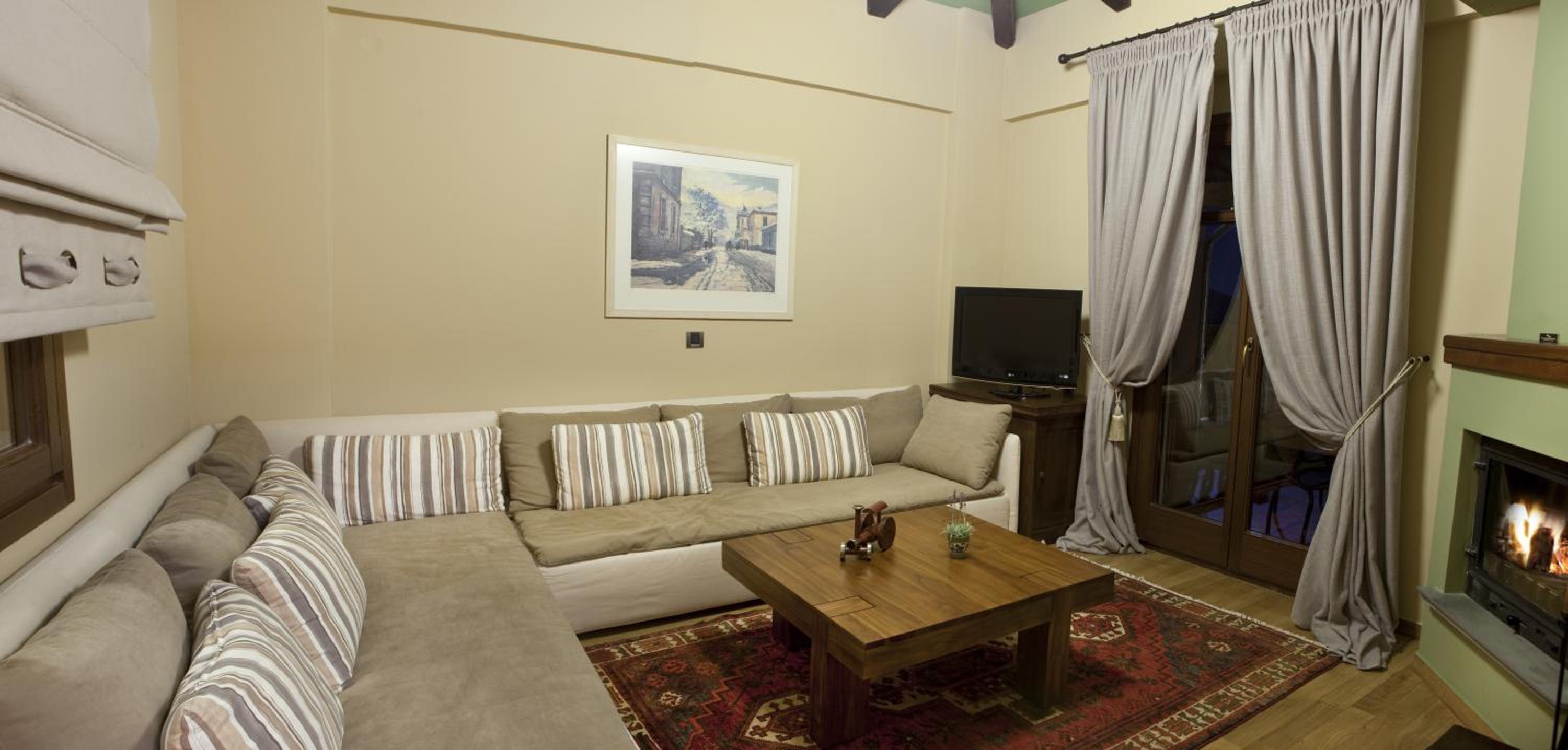 Deluxe Suite with Lake View photo 2