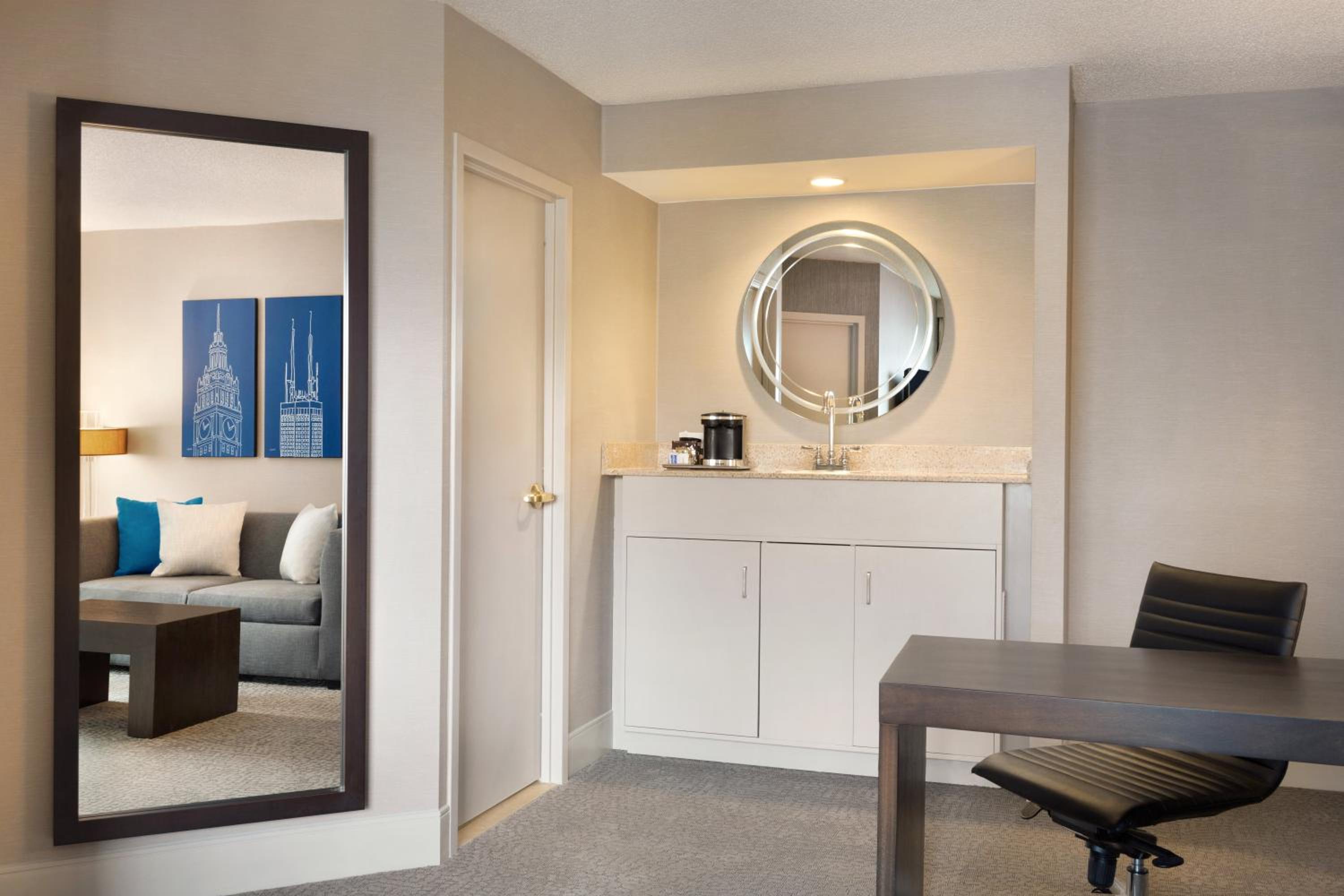 One-Bedroom King Suite - Photo 3