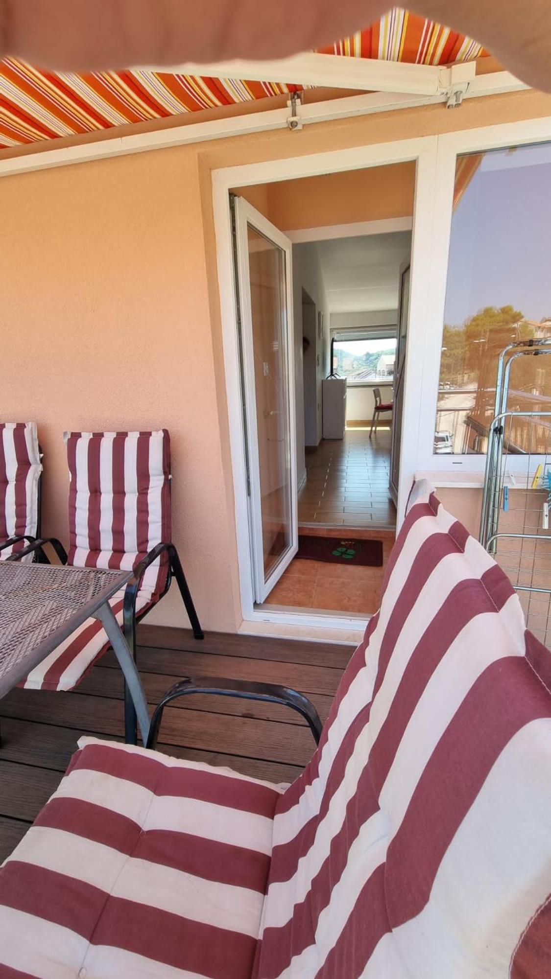 Two-Bedroom Apartment with Balcony and Sea View - Photo 12