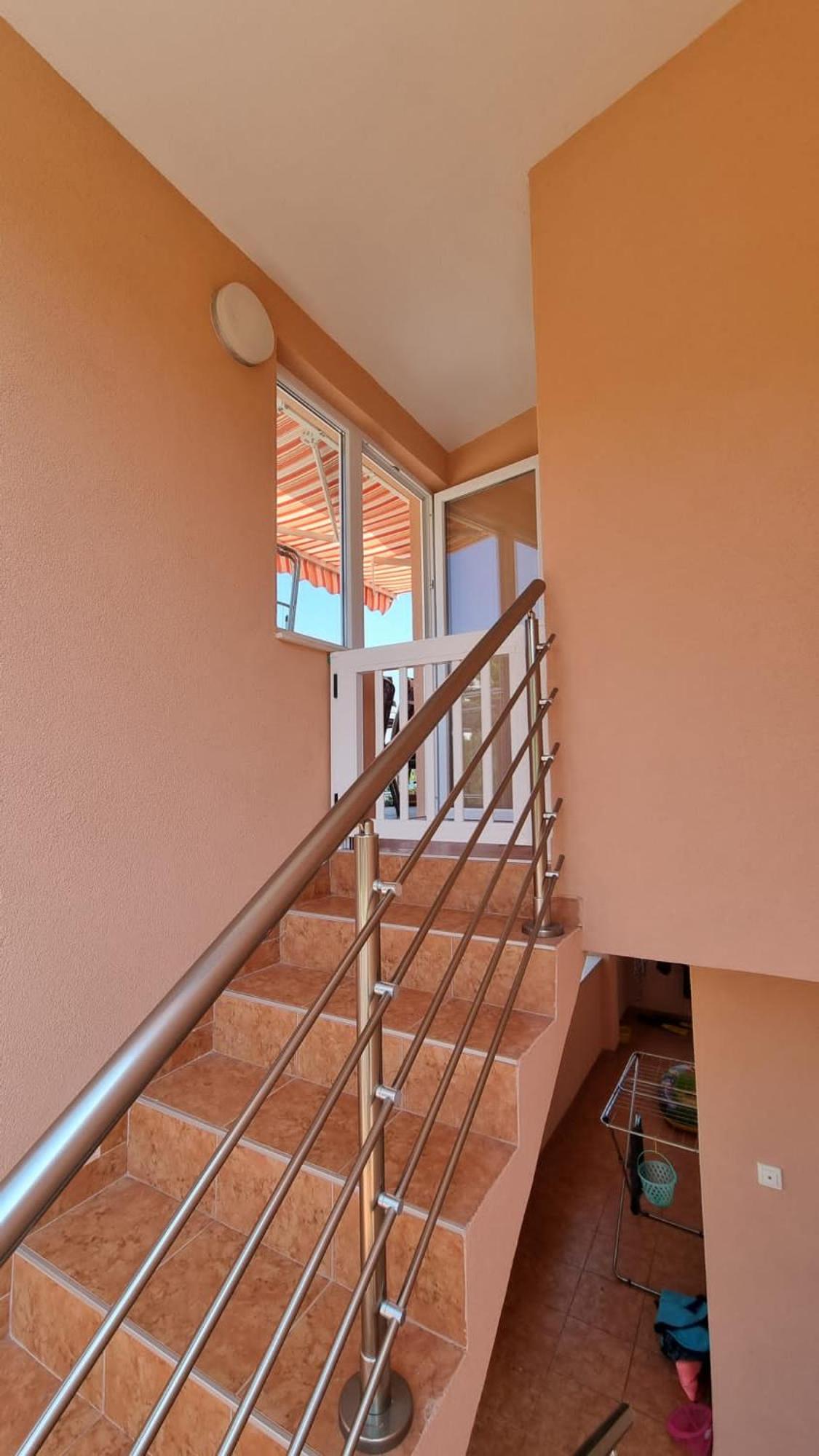 Two-Bedroom Apartment with Balcony and Sea View - Photo 10