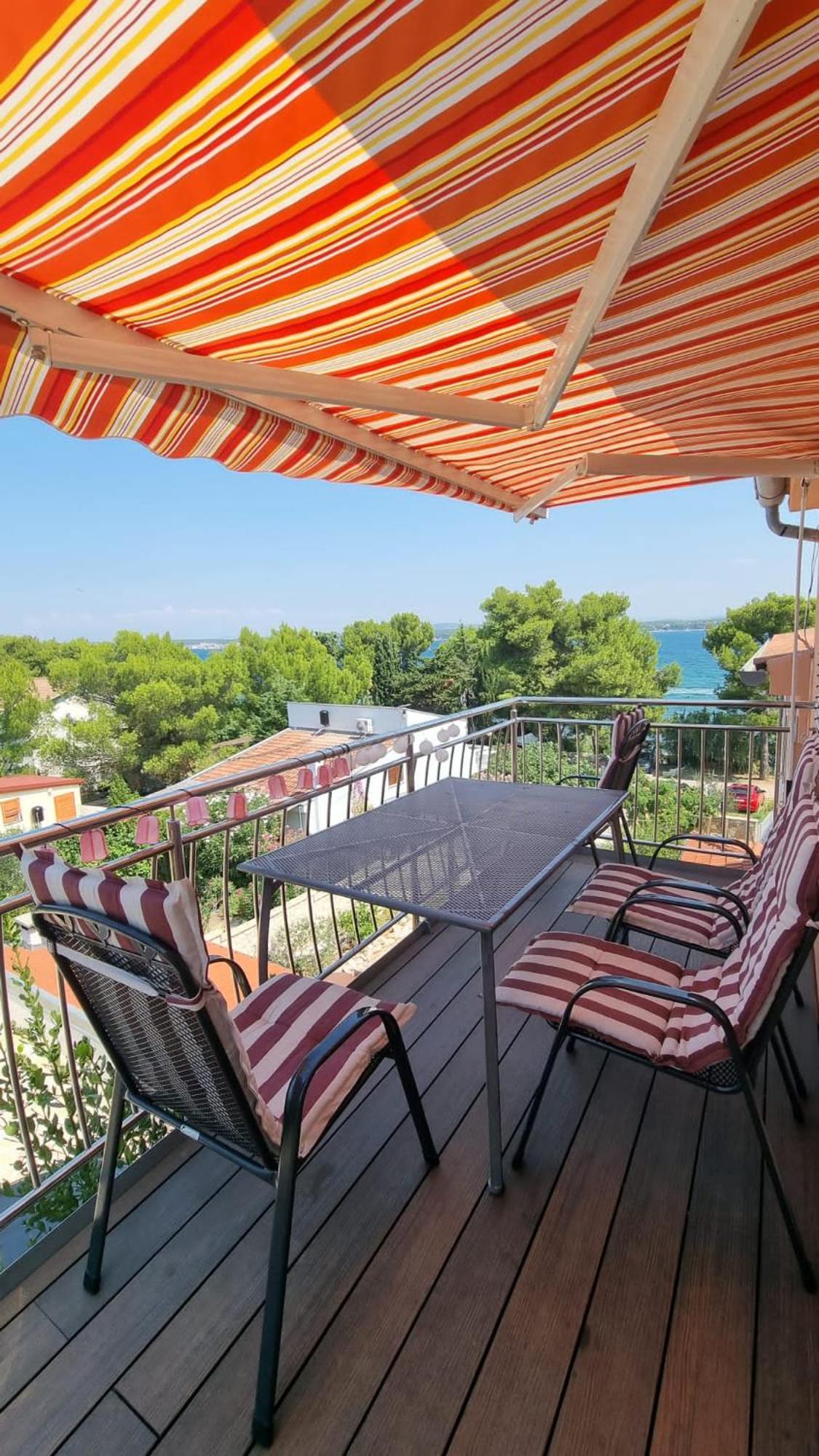 Two-Bedroom Apartment with Balcony and Sea View - Photo 9
