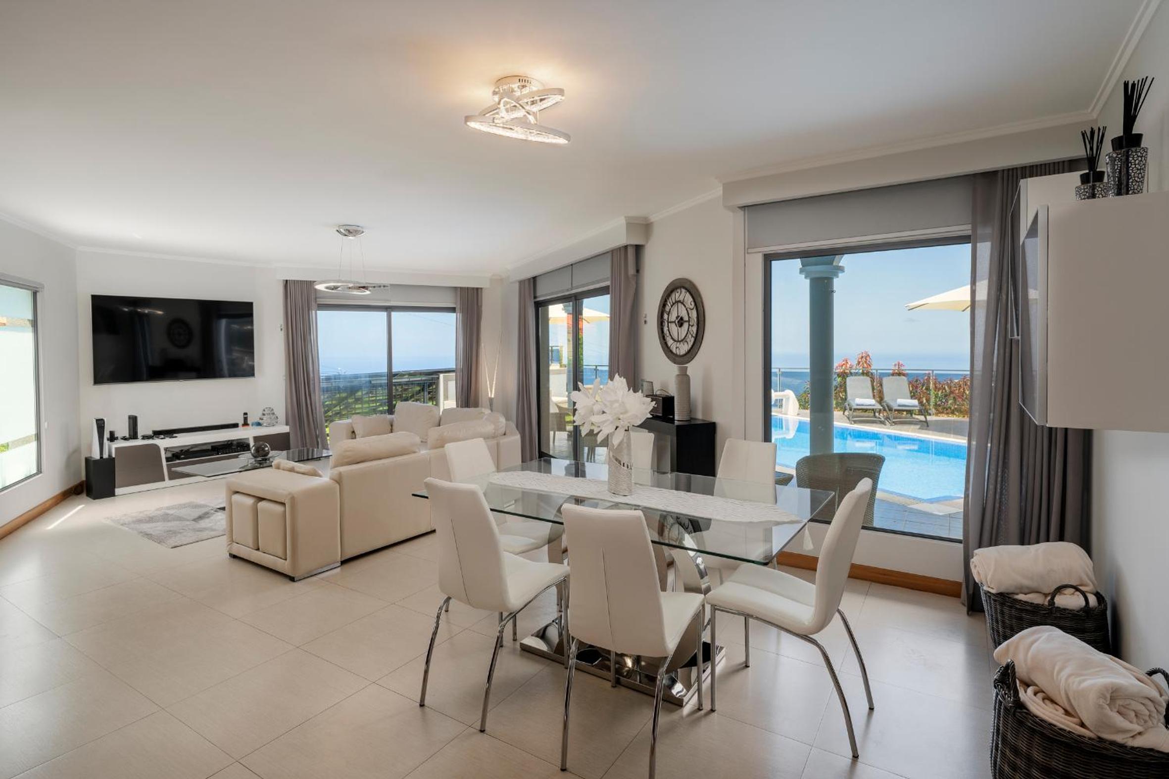 Three-Bedroom Villa photo 1