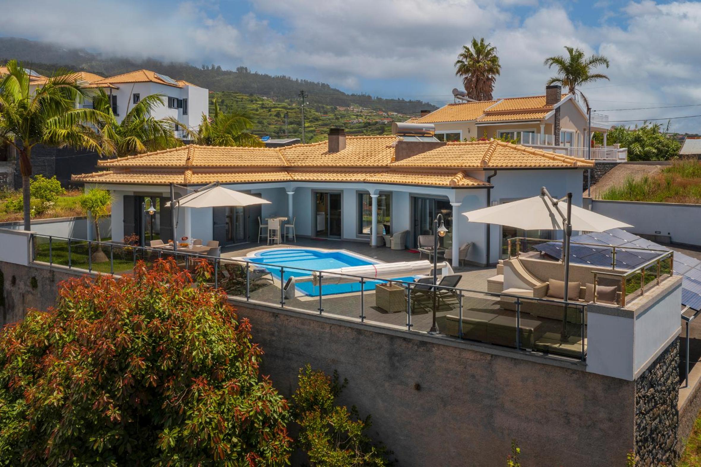 Three-Bedroom Villa photo 2