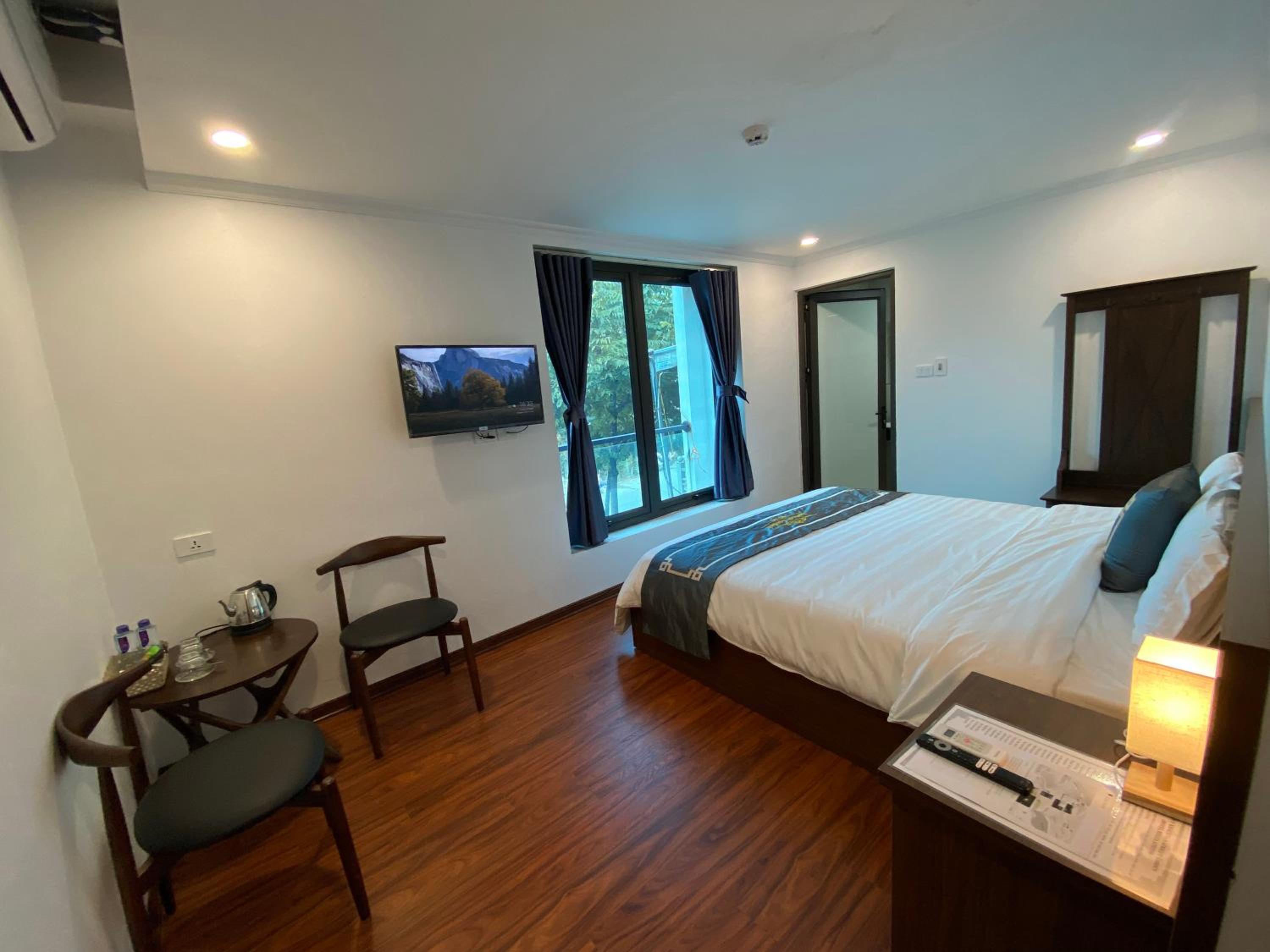 King Room with Mountain View photo 2