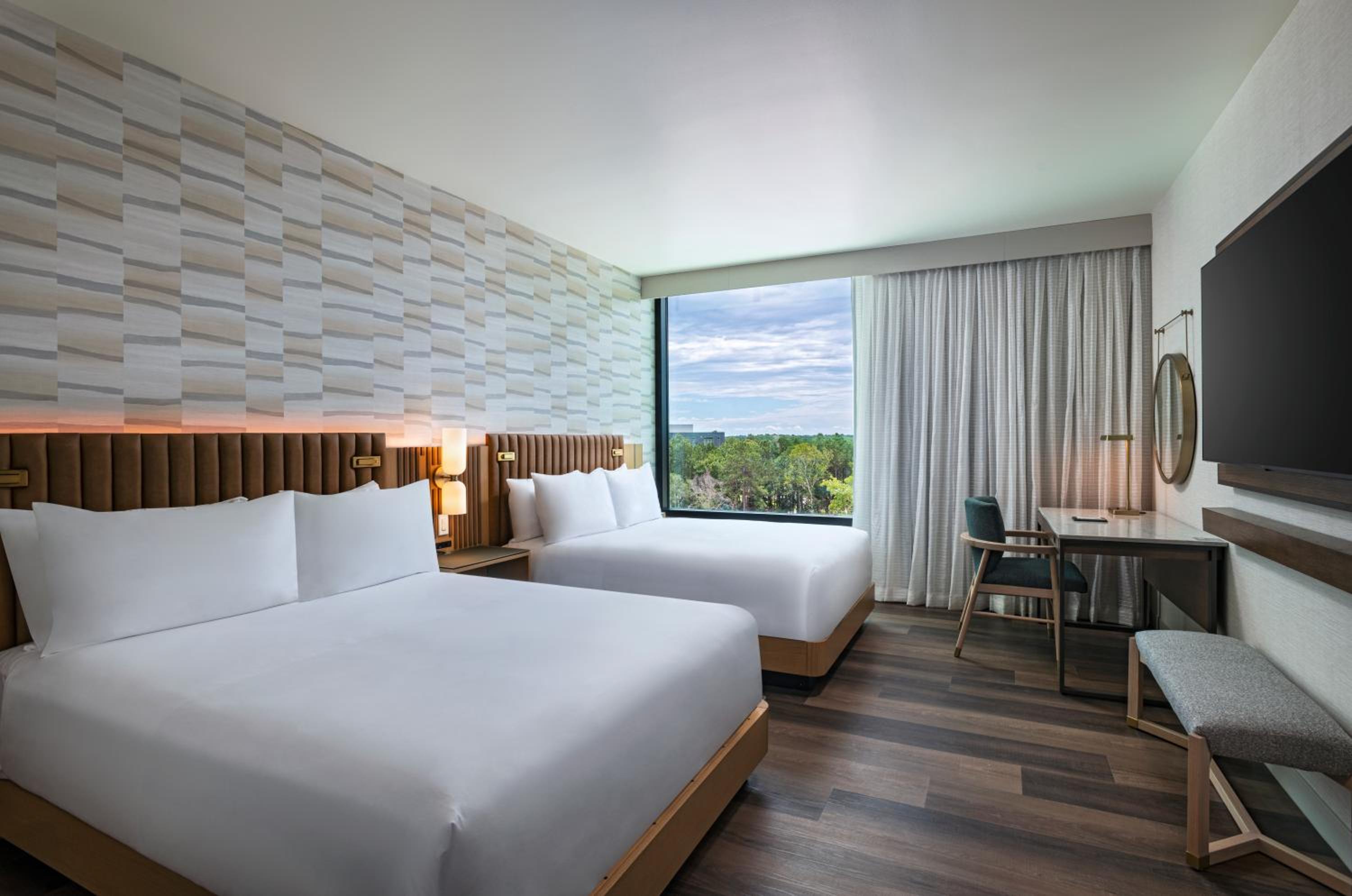 Queen Room with Two Queen Beds - High Floor - Photo 4