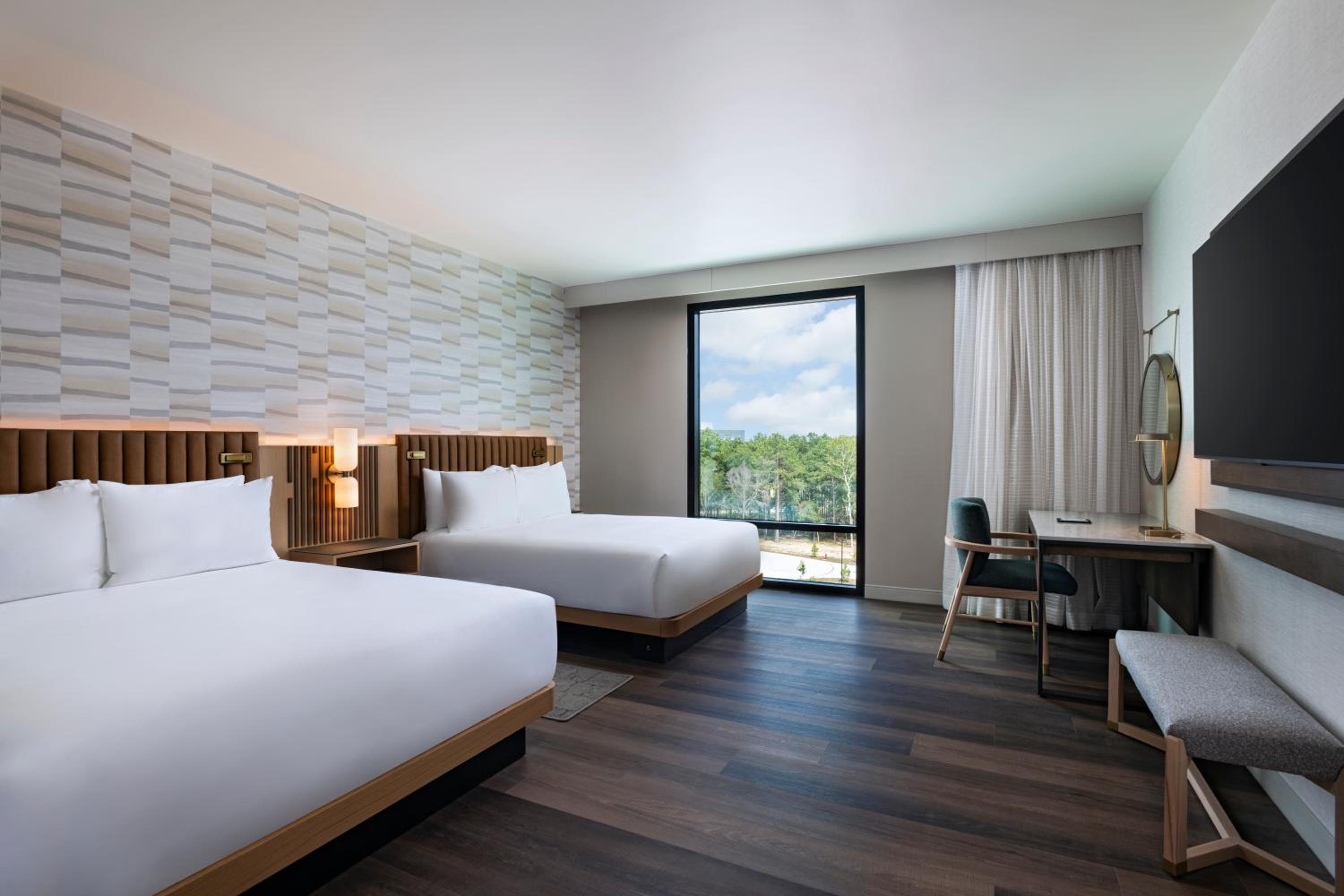 Queen Room with Two Queen Beds and Accessible Tub - Photo 6