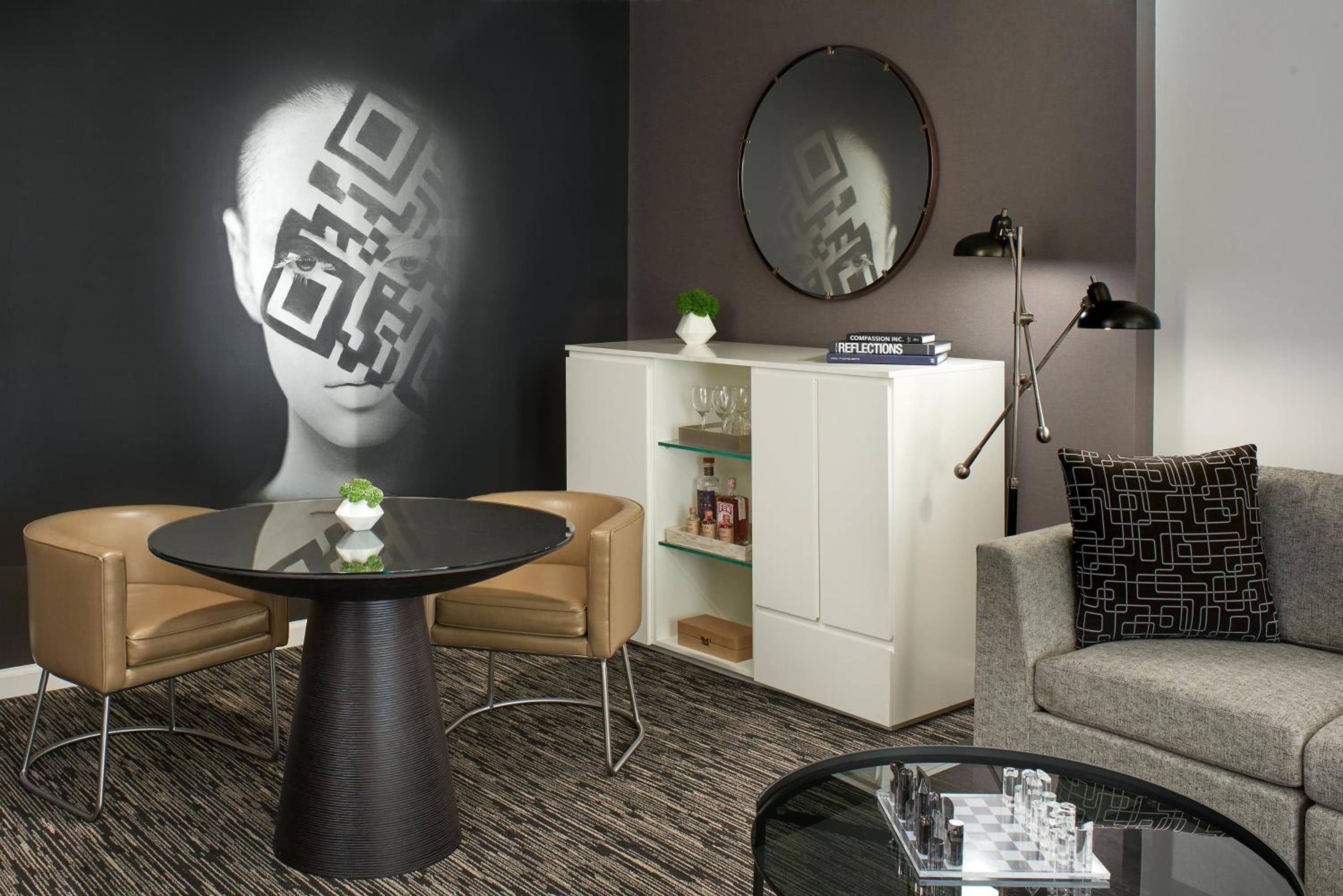 Suite - Photo 3