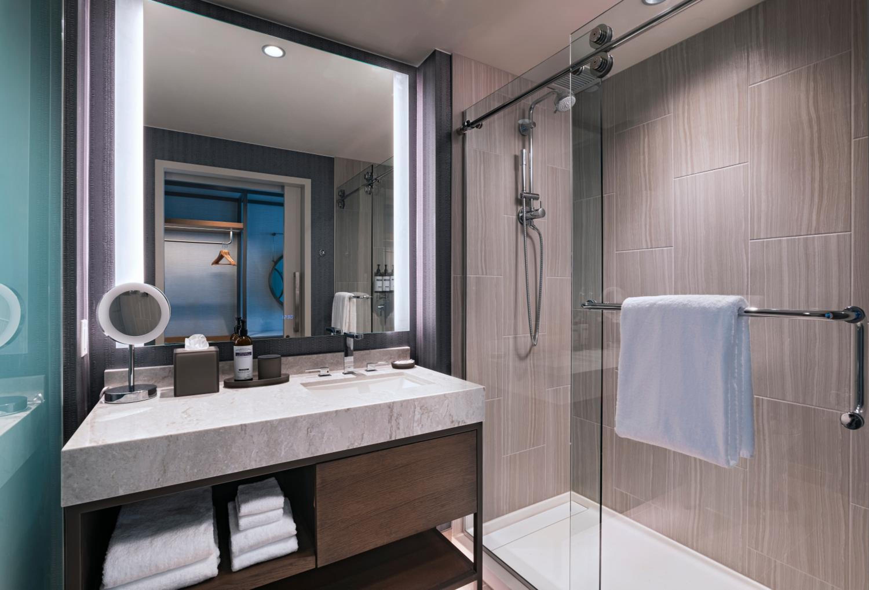 Suite - Photo 3