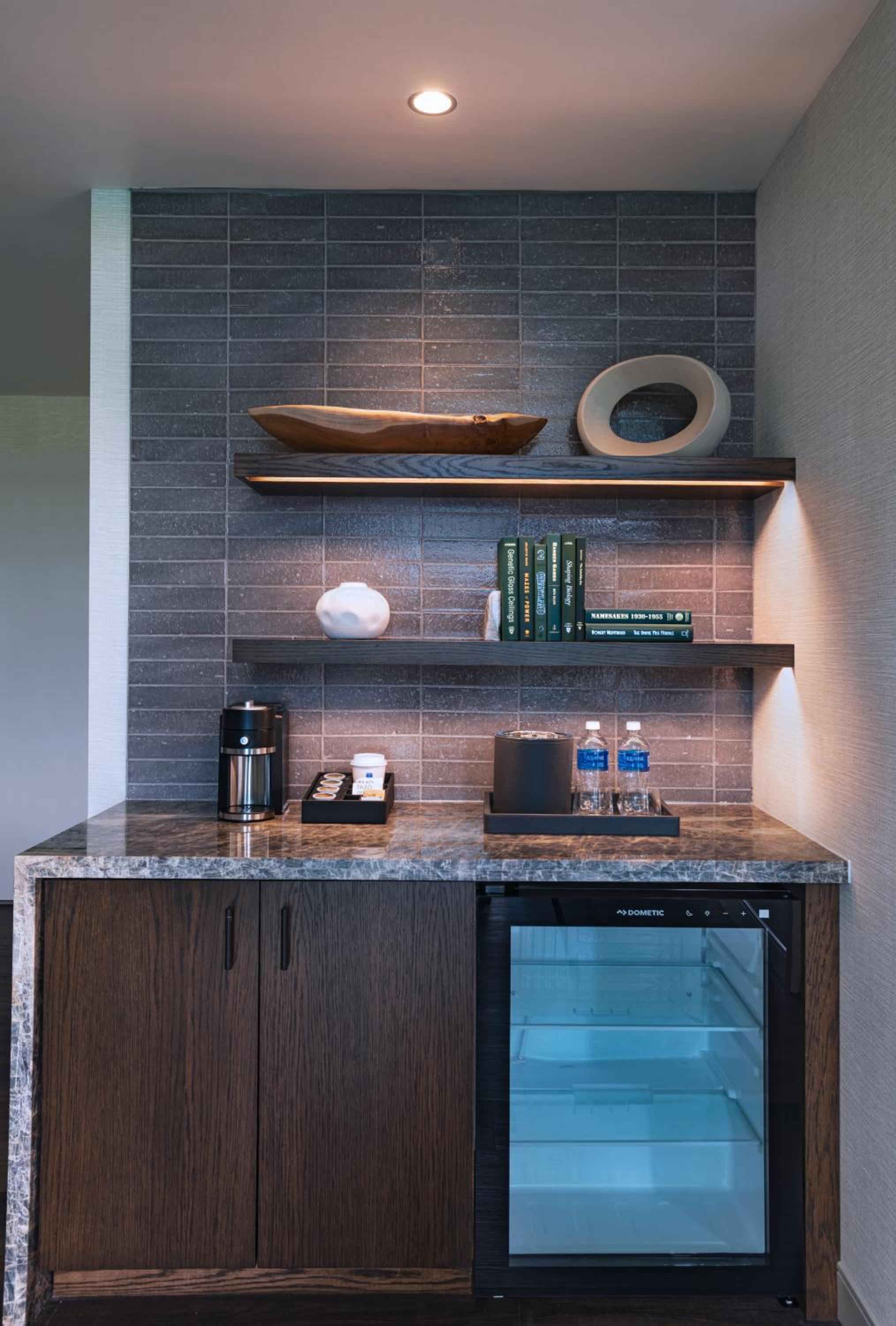 Suite - Photo 2