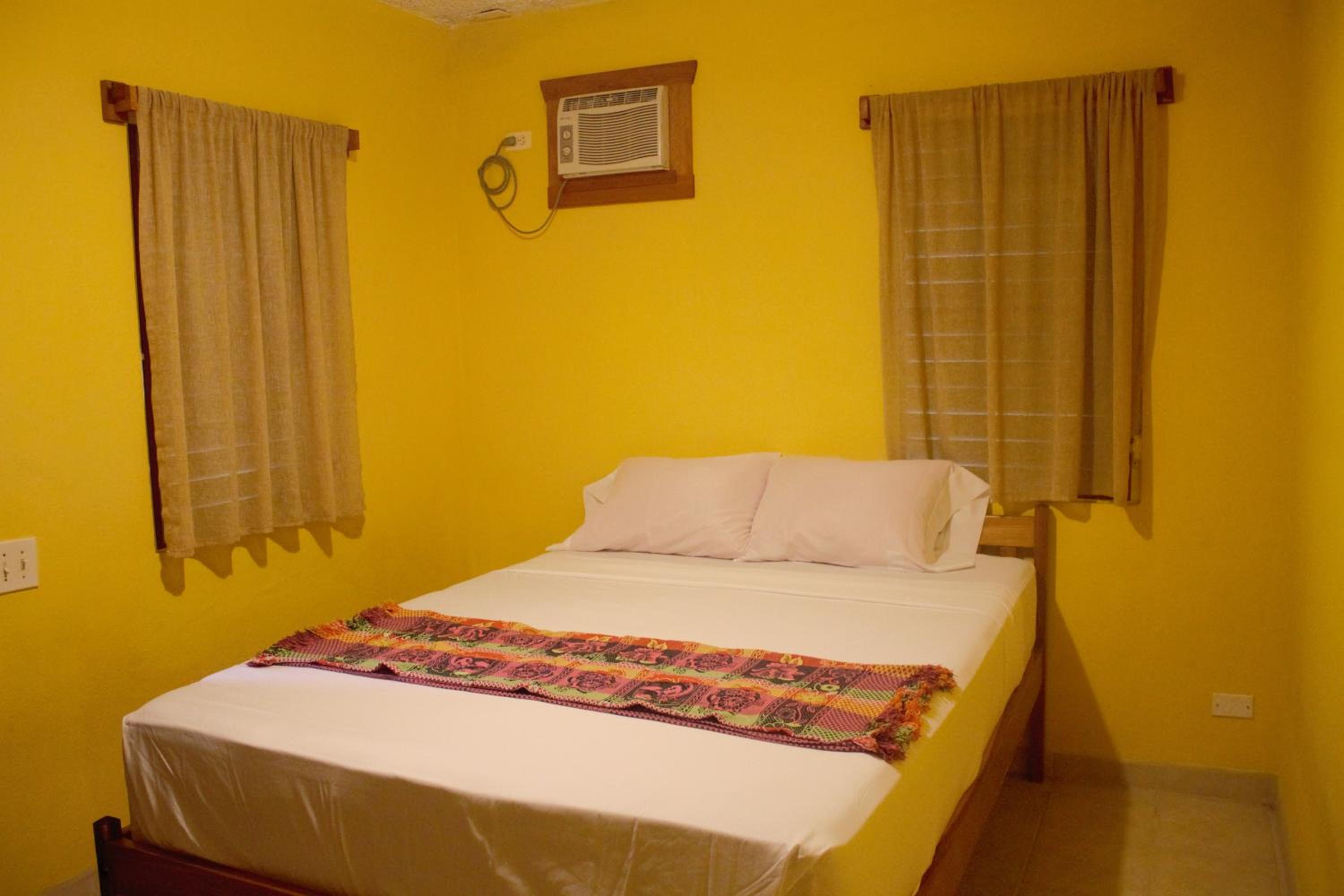Queen Room photo 1