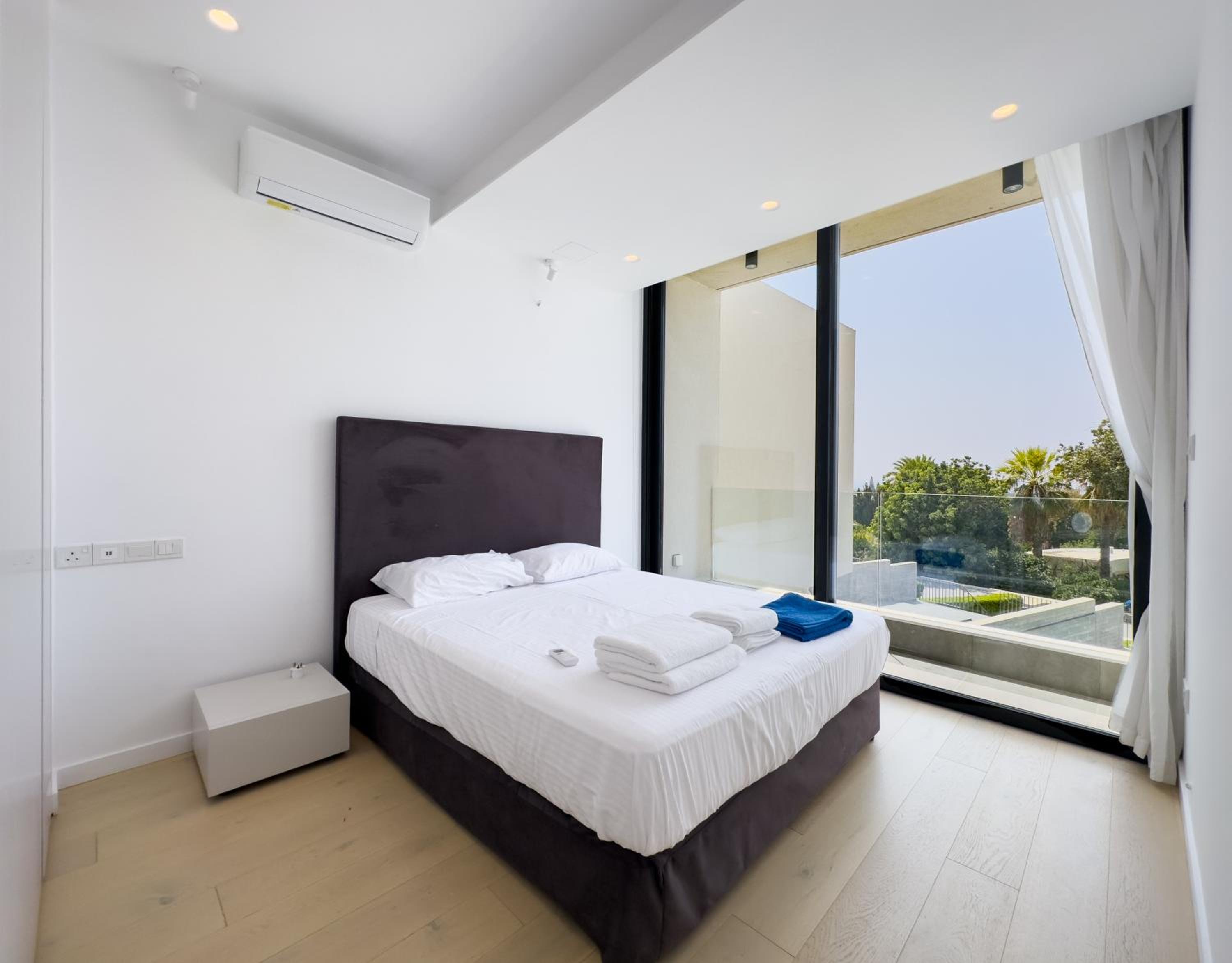 Villa with Private Pool - Photo 2
