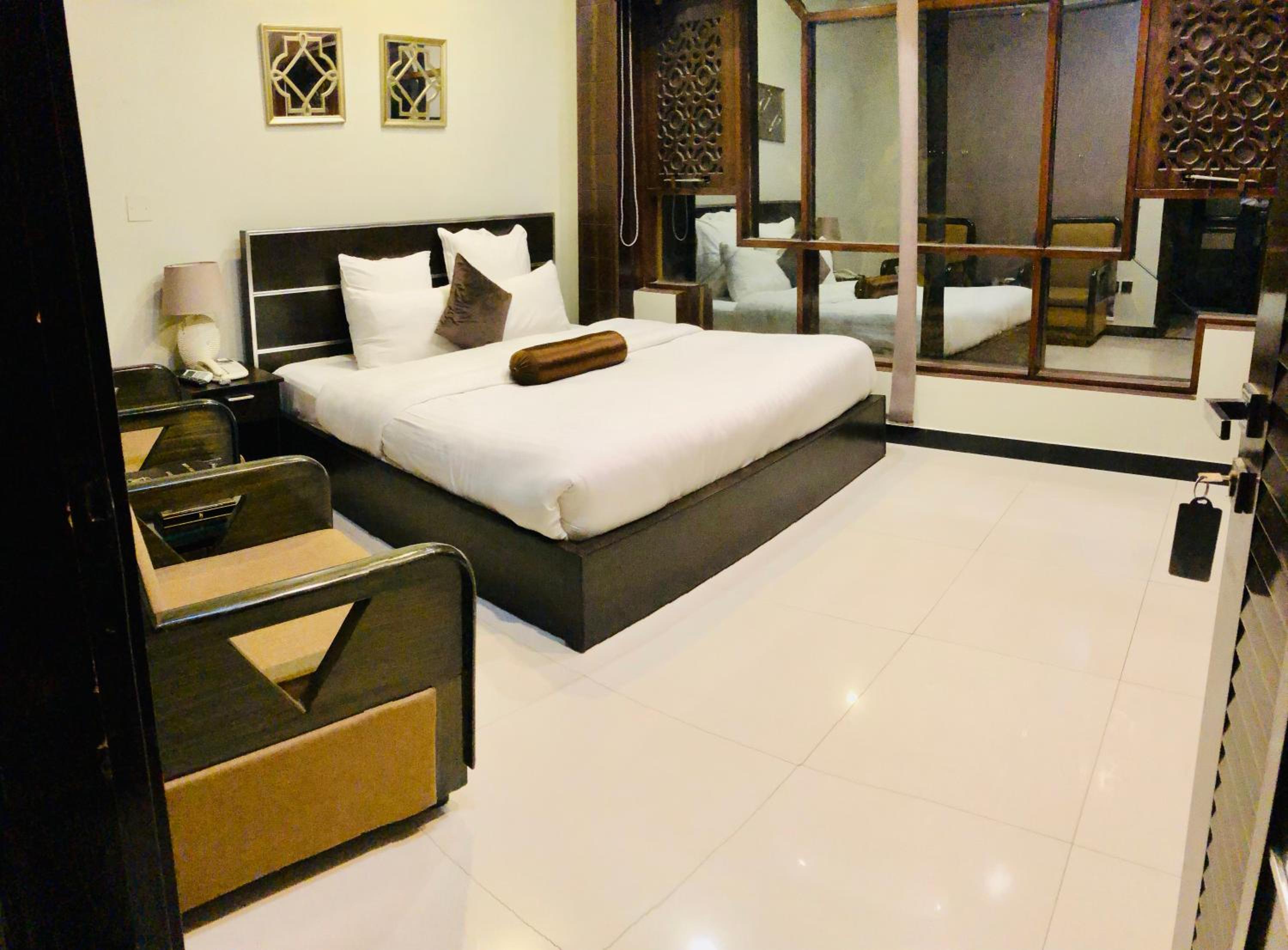 Standard King Room photo 3