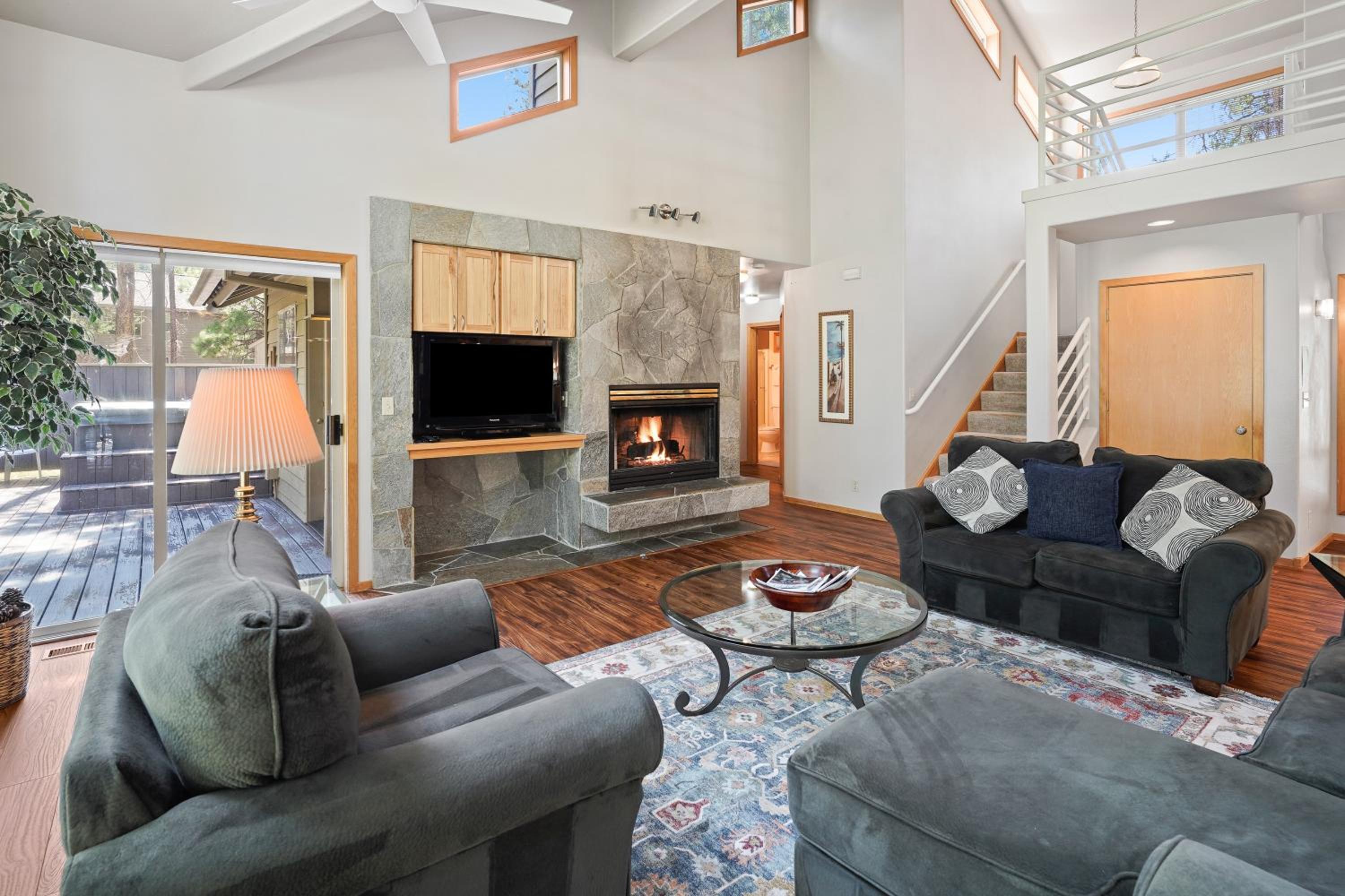 Five-Bedroom House photo 1