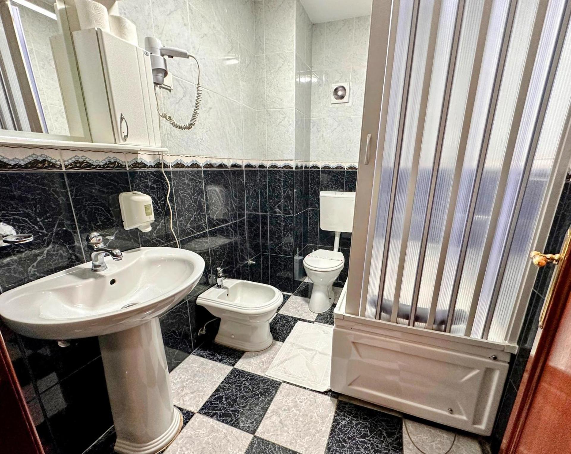 One-Bedroom Apartment - Photo 4