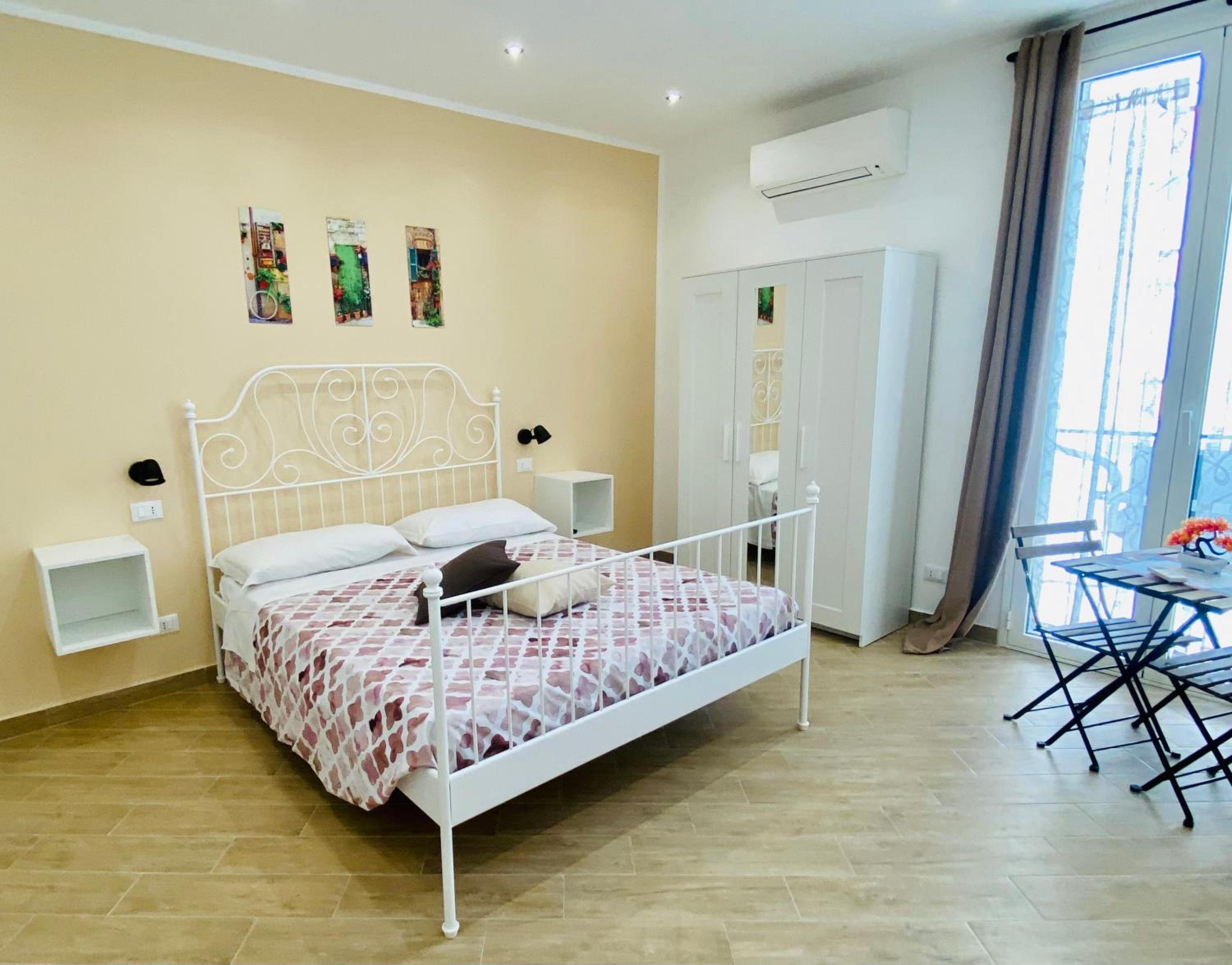 Double Room - Photo 7