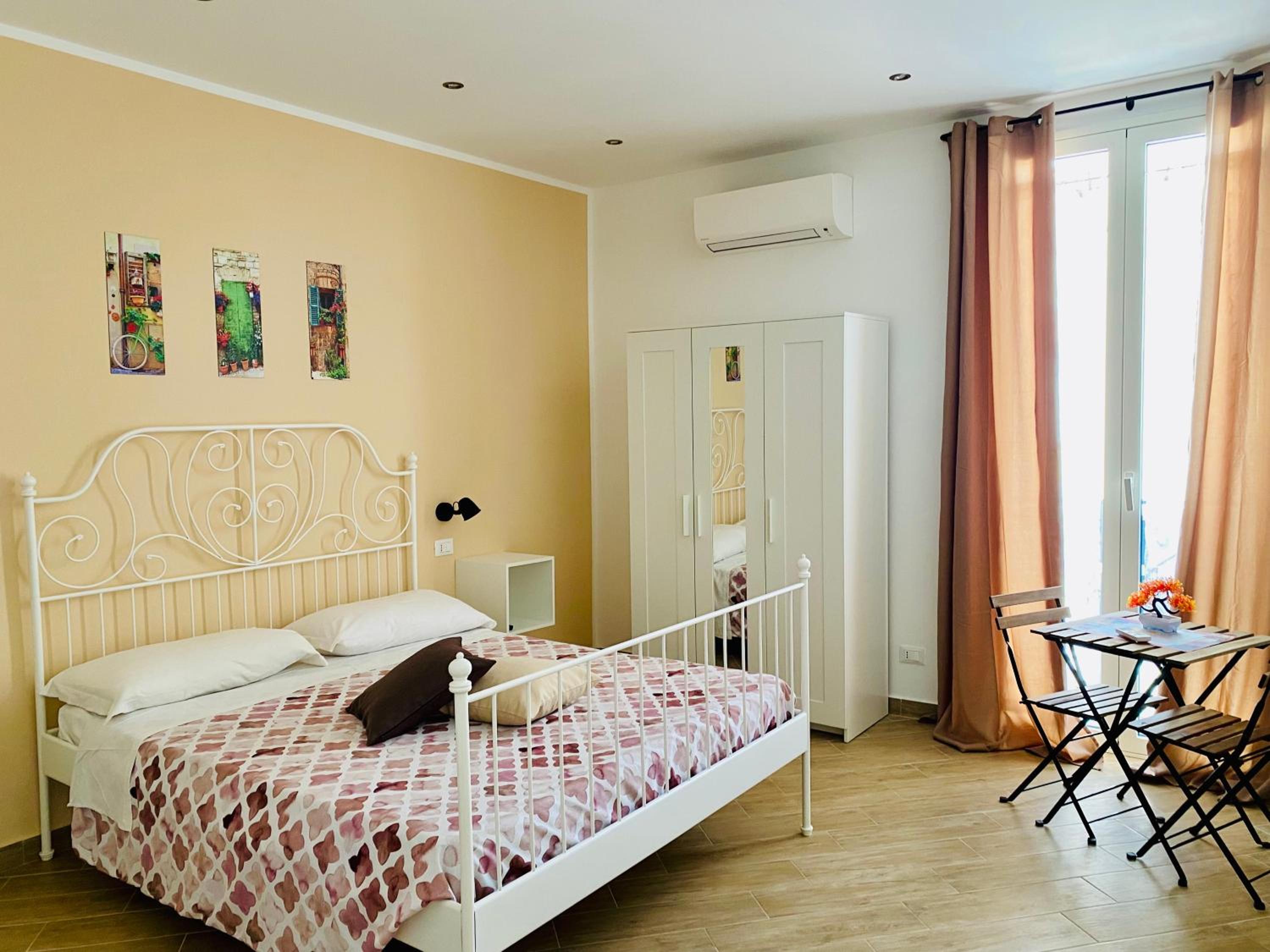 Double Room - Photo 9