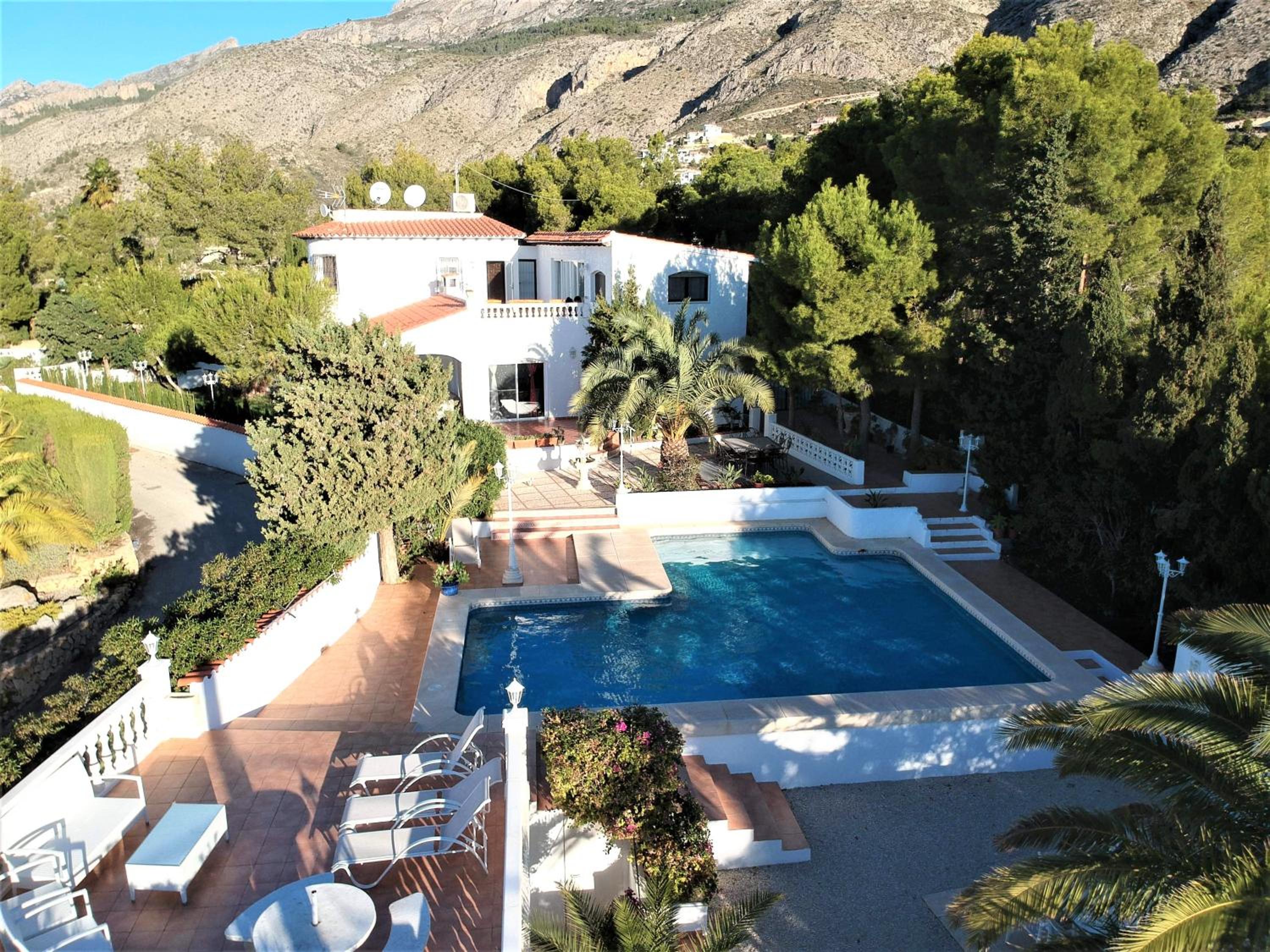 Three-Bedroom Villa photo 2