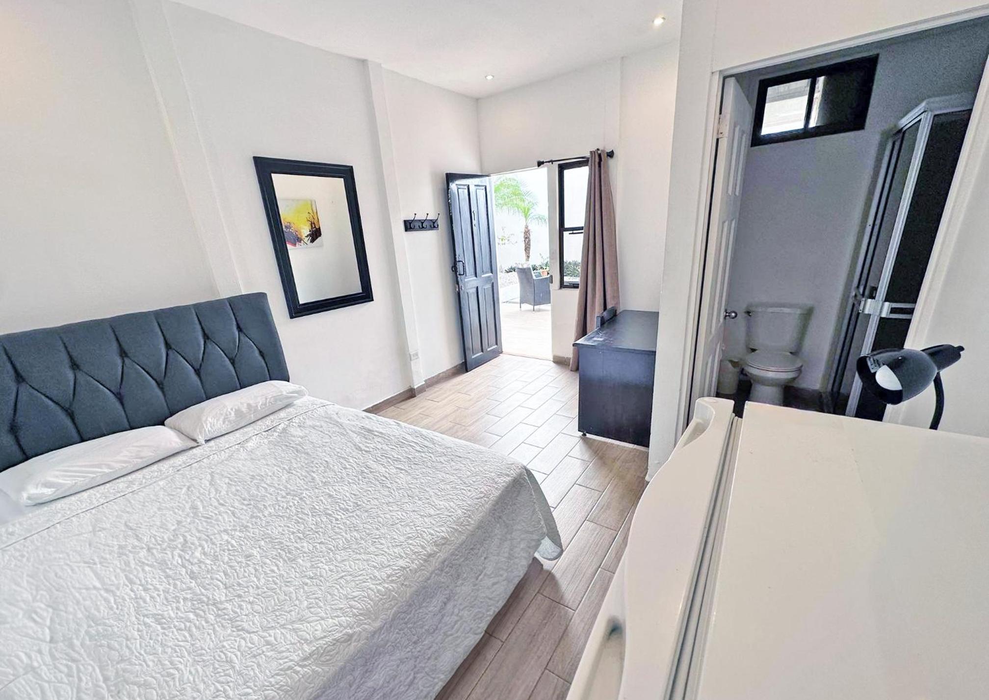 Standard Queen Room
