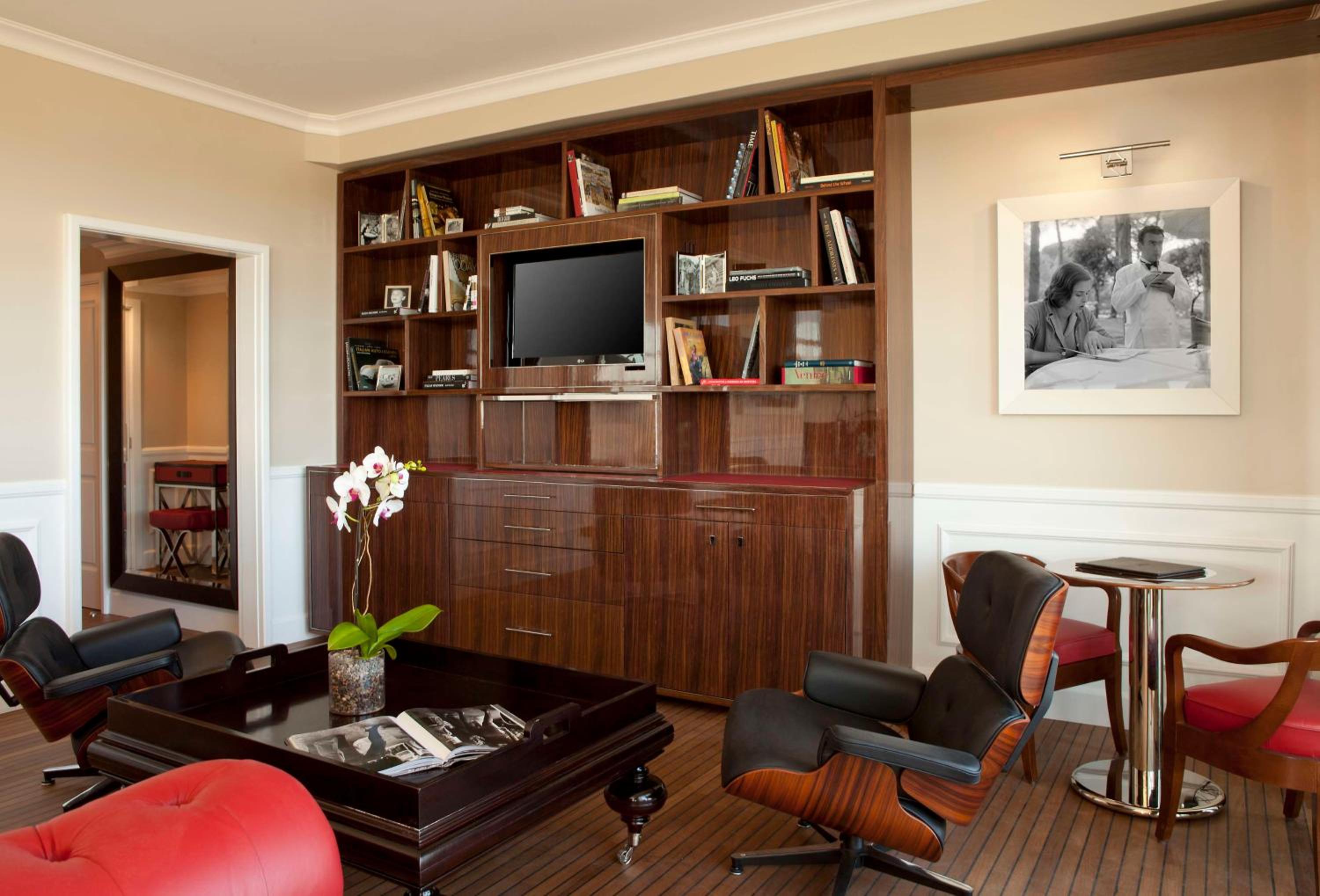 Hollywood Suite