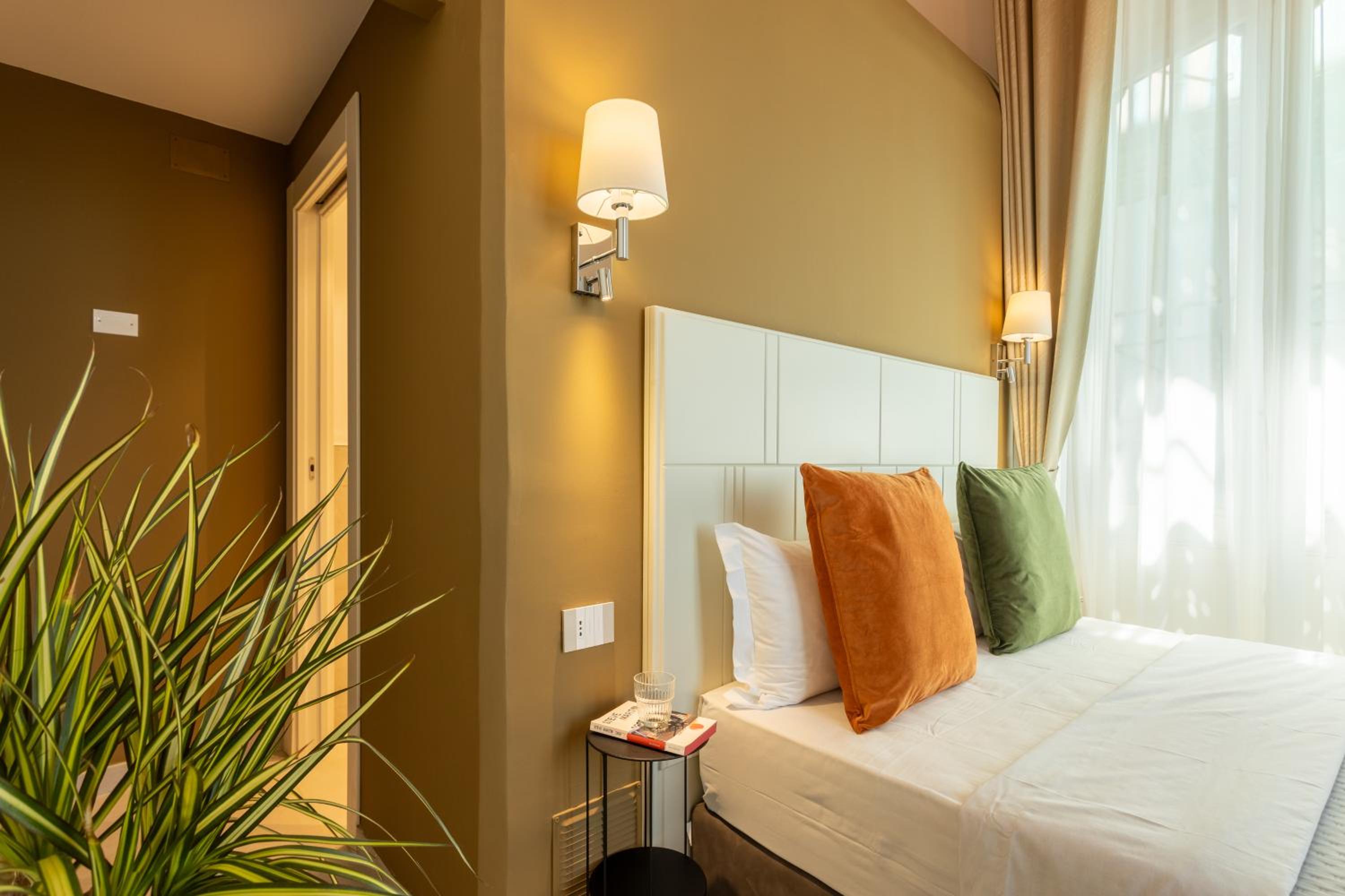 Queen Room with Sea View - Photo 5