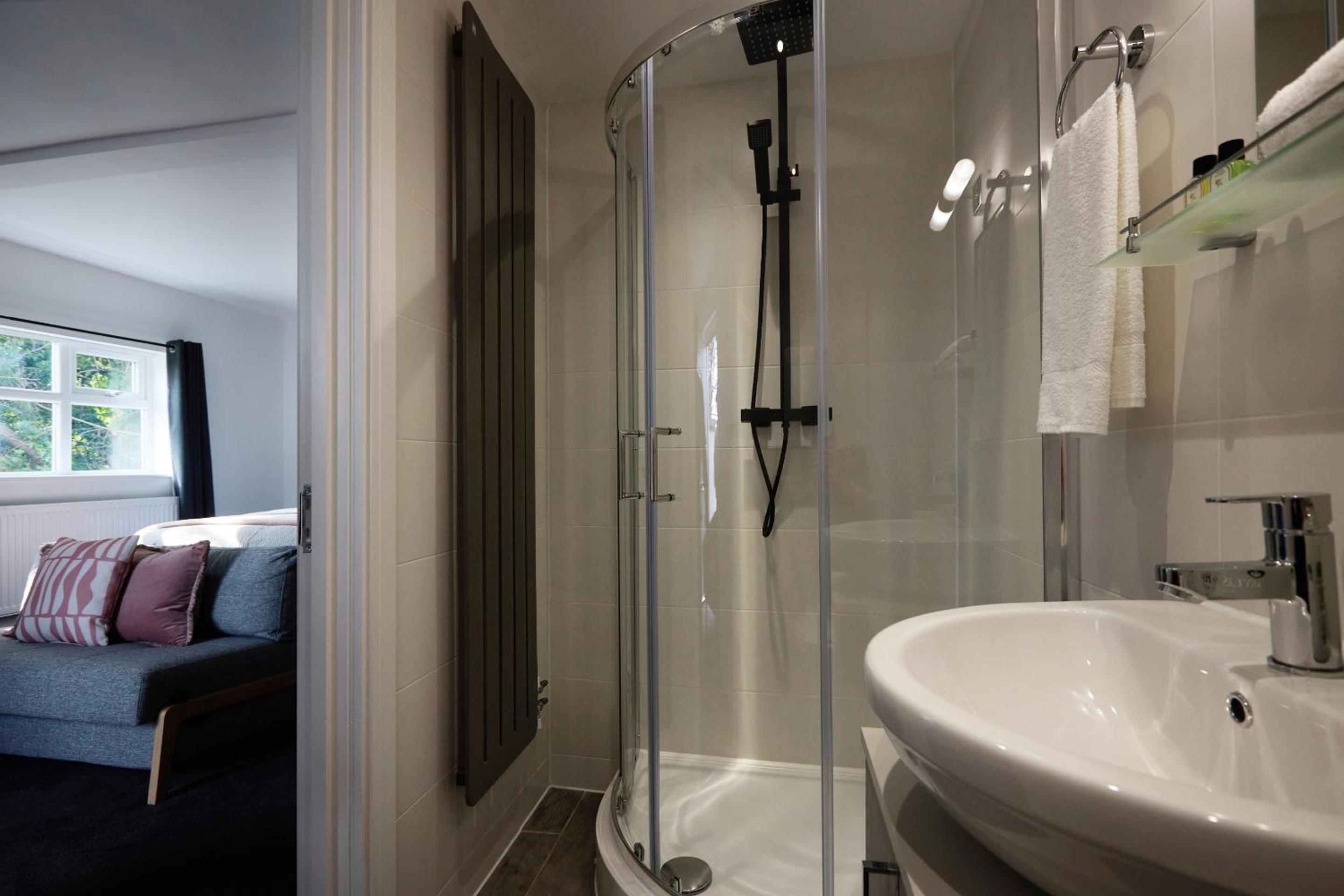 One-Bedroom Apartment - Photo 3