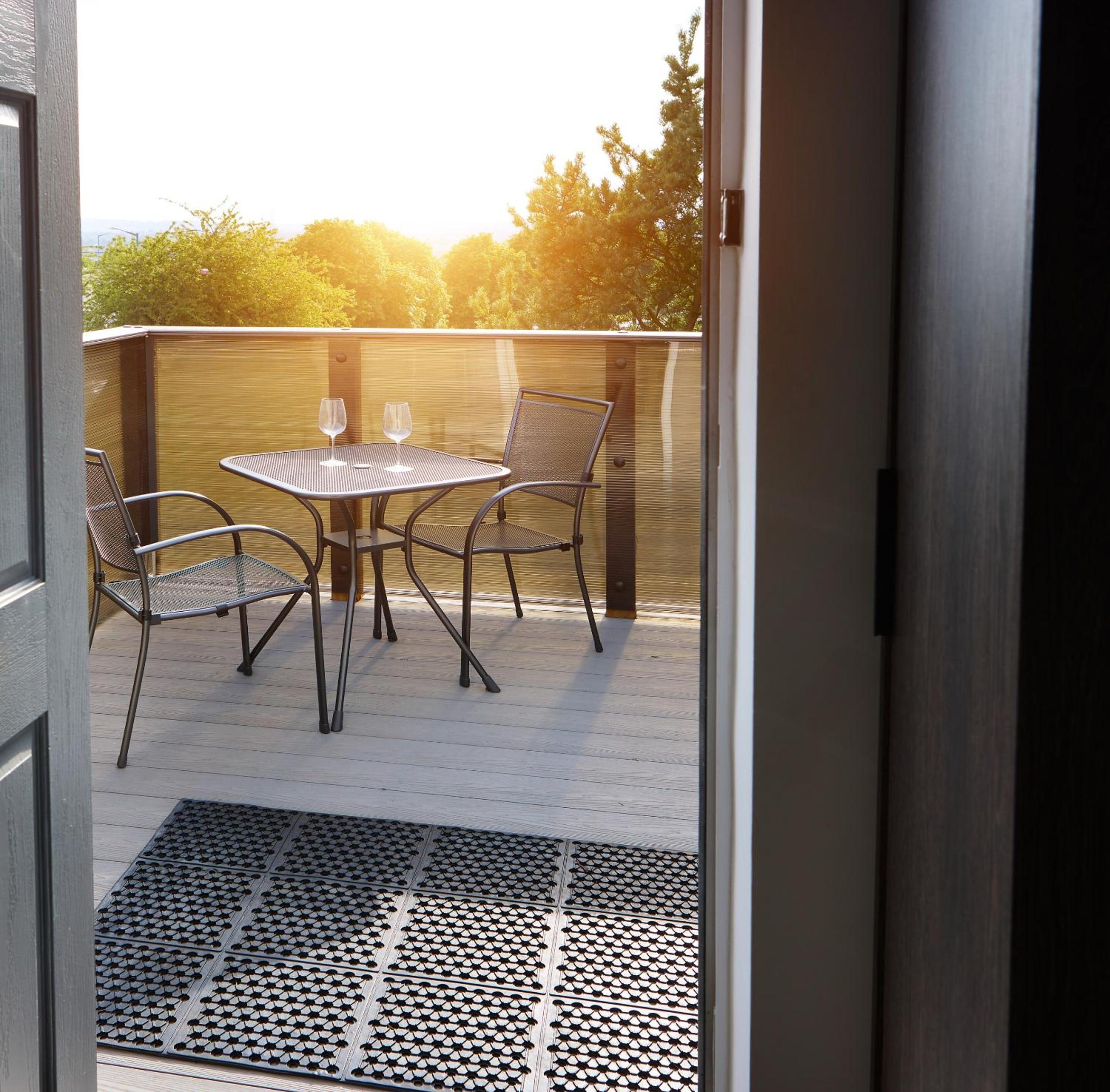 Deluxe Double Room with Balcony - Photo 3