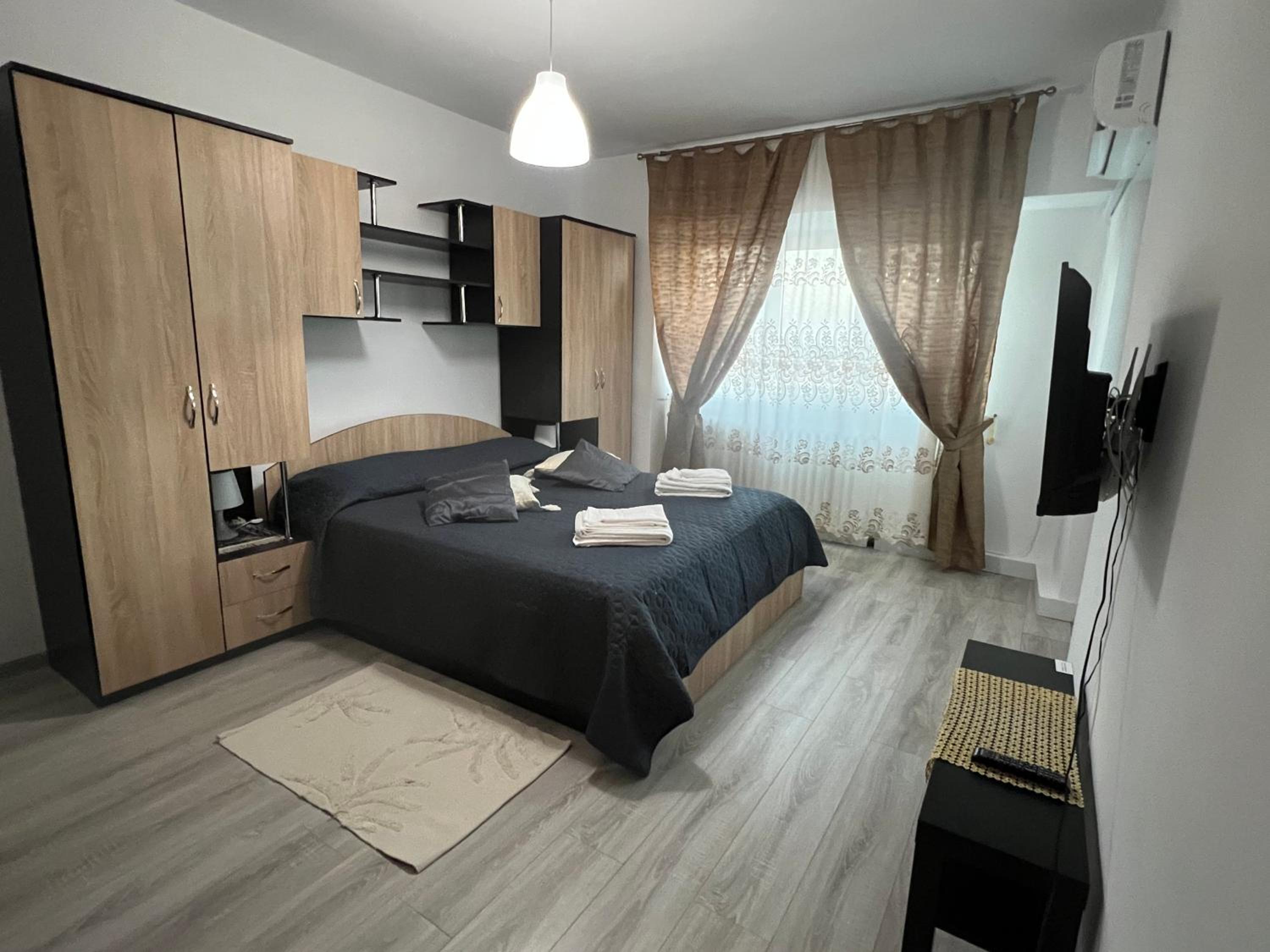 One-Bedroom Apartment photo 1