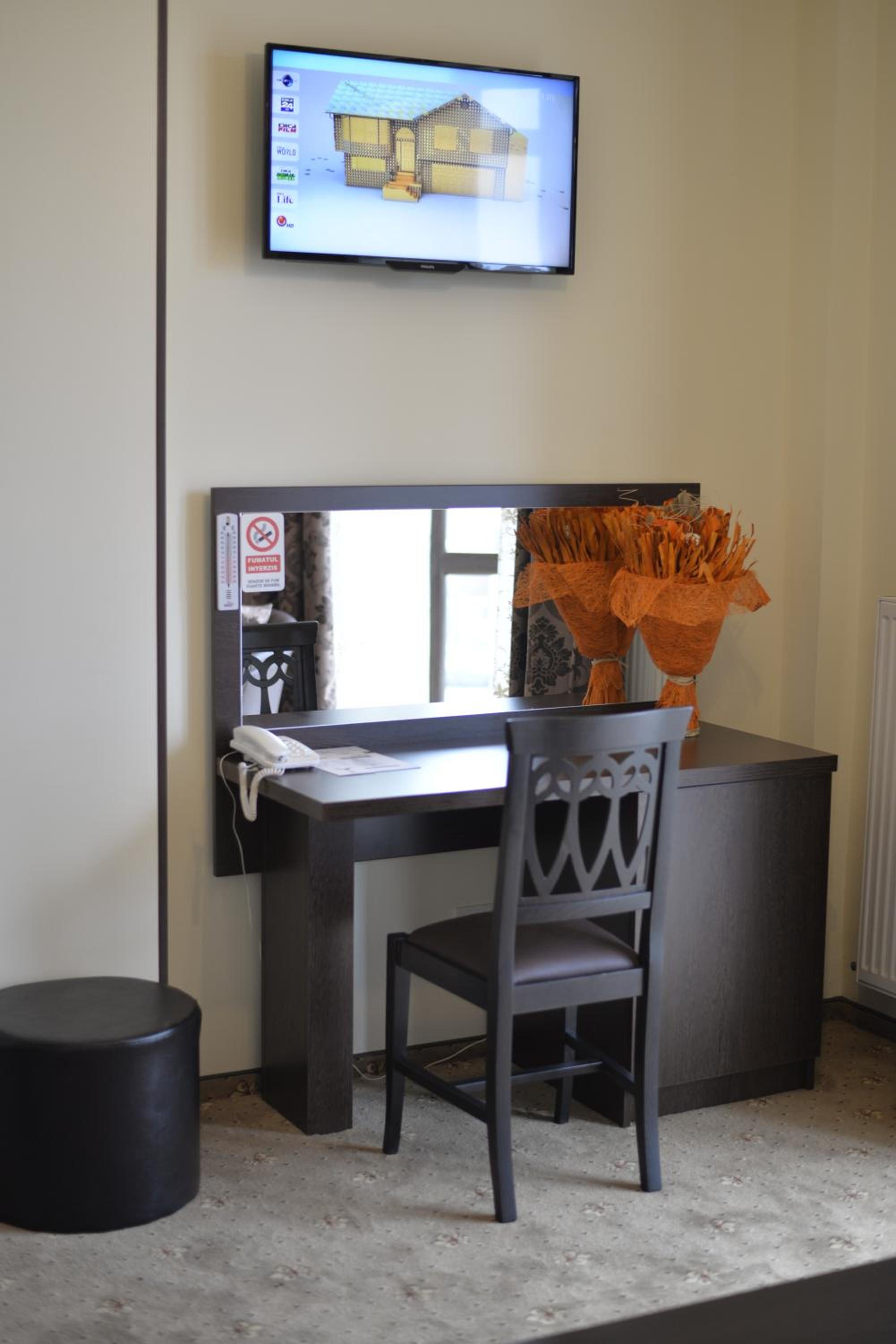 Suite - Photo 3