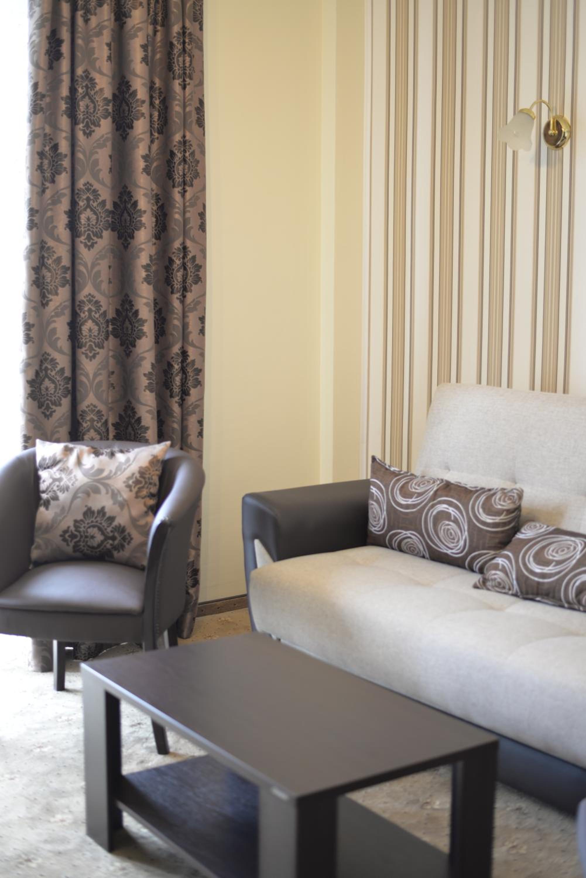 Suite - Photo 5