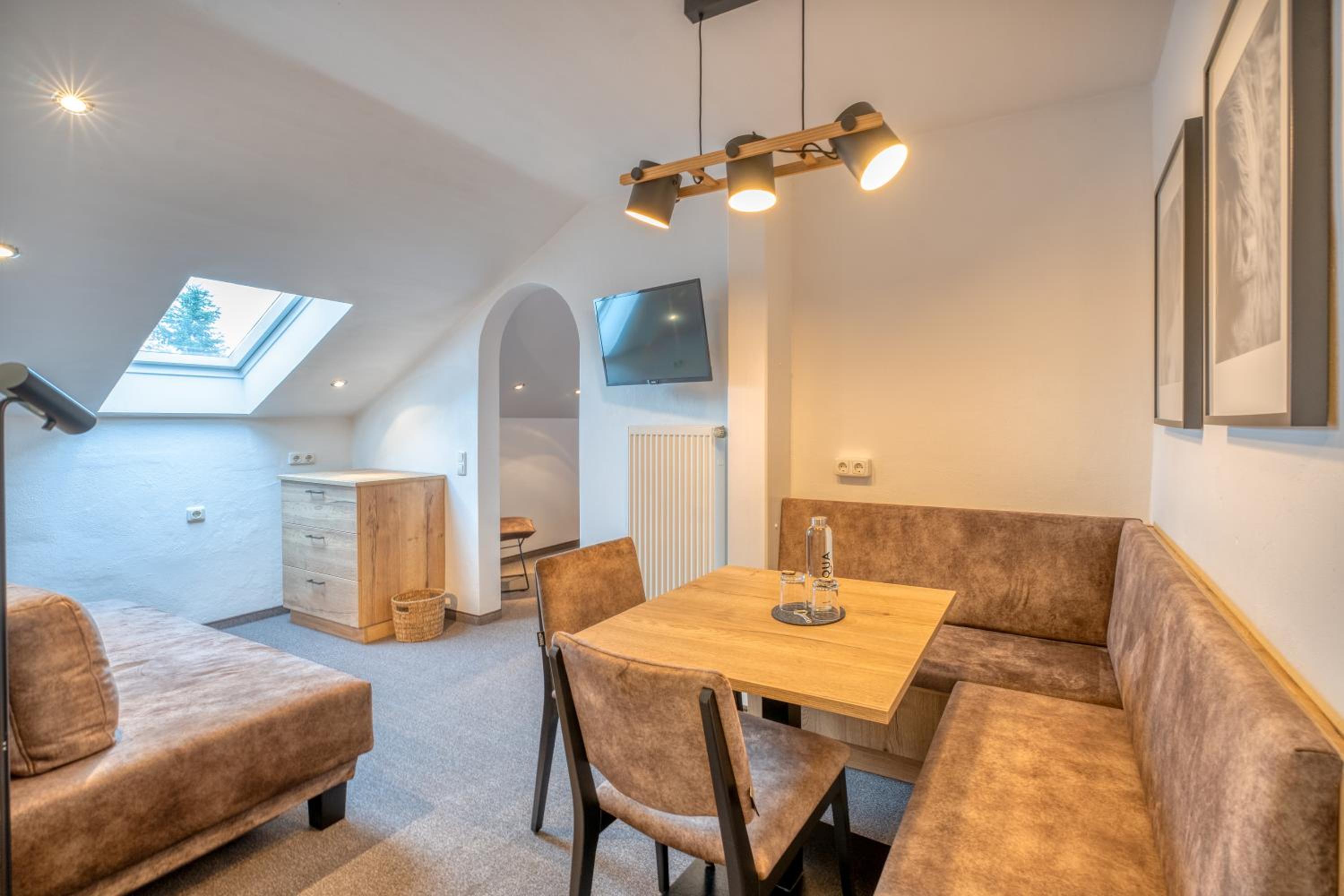 Large Double Room - Photo 4