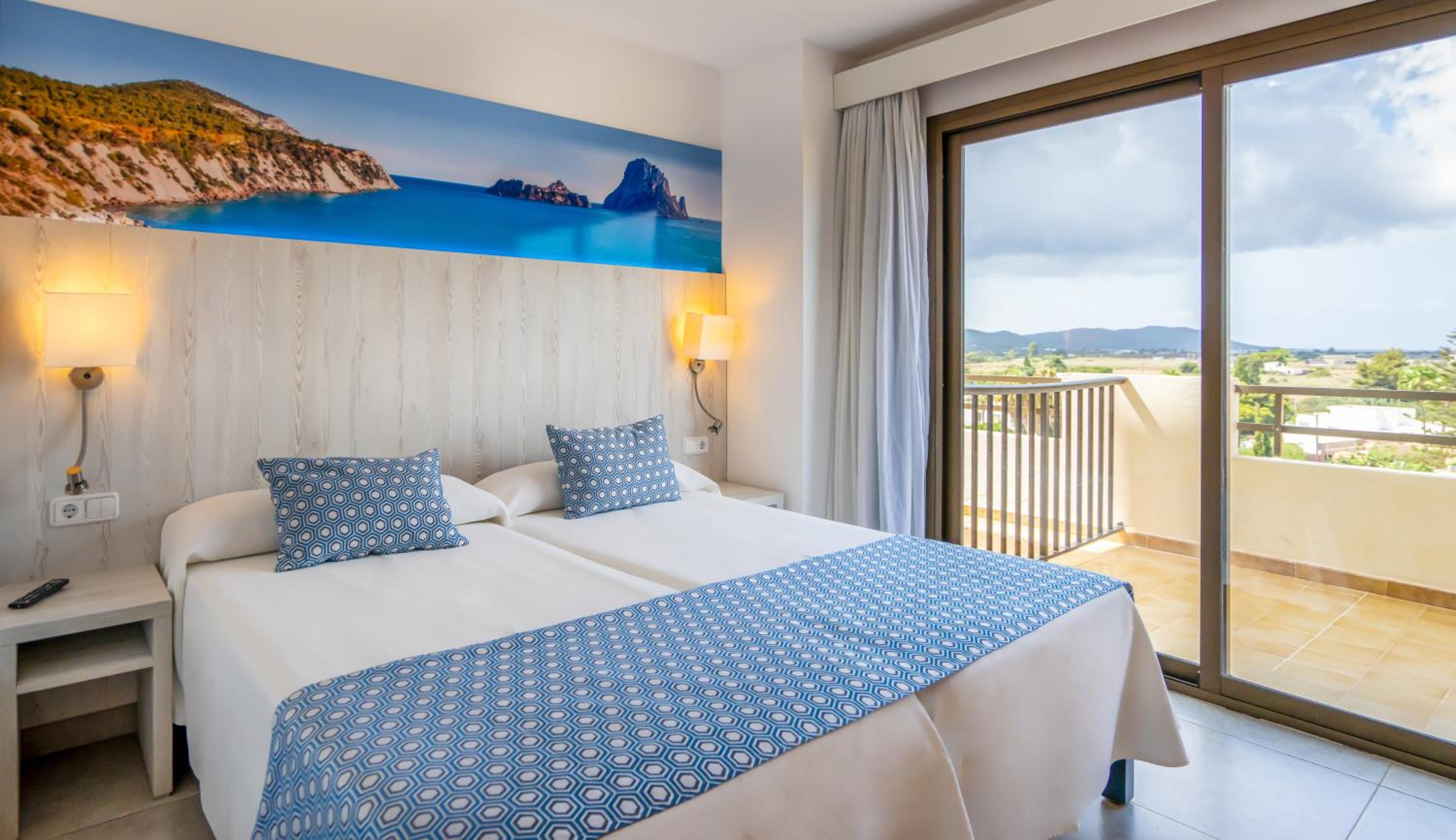 Junior Suite with Balcony photo 3