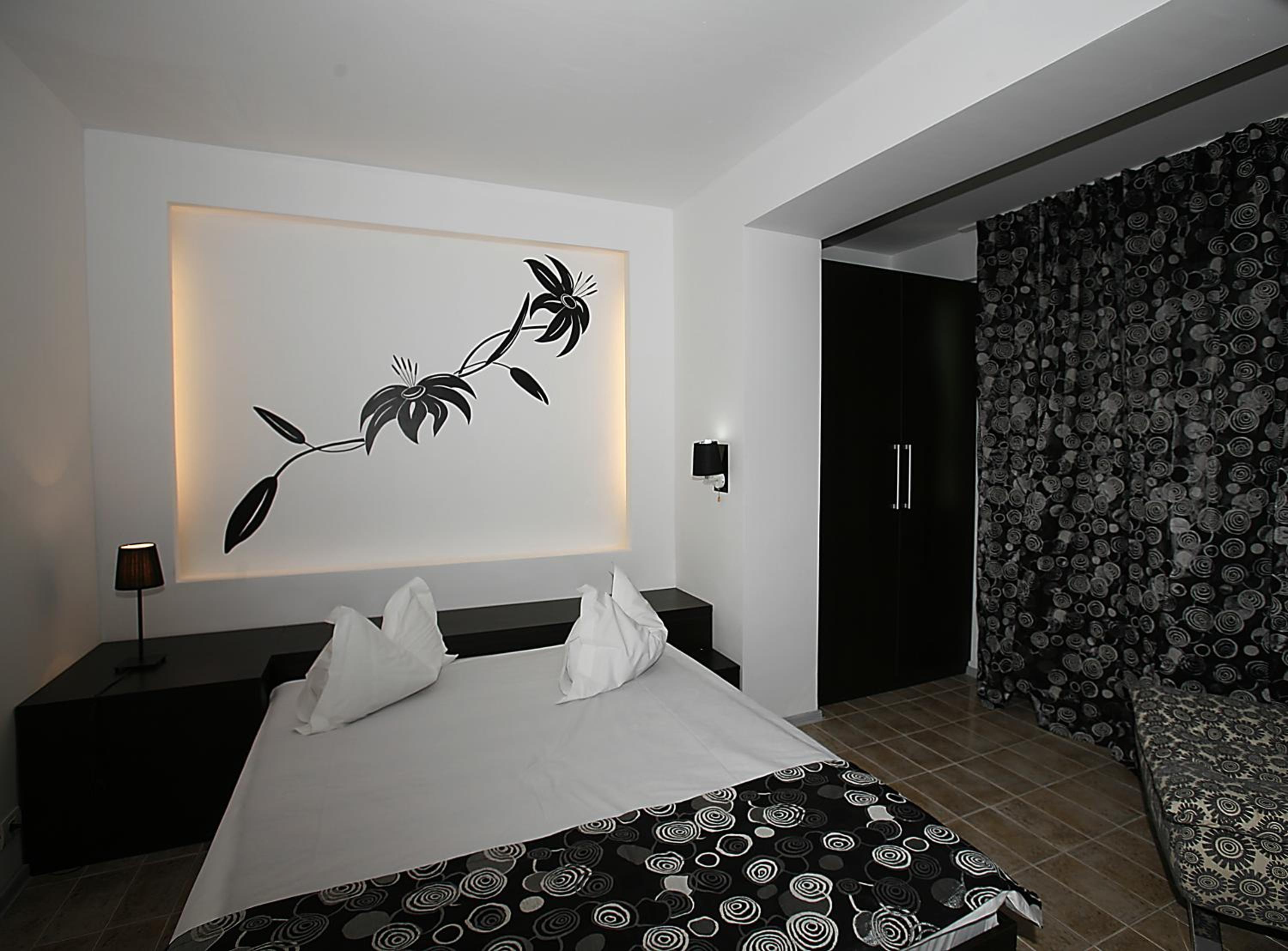 Suite - Photo 8