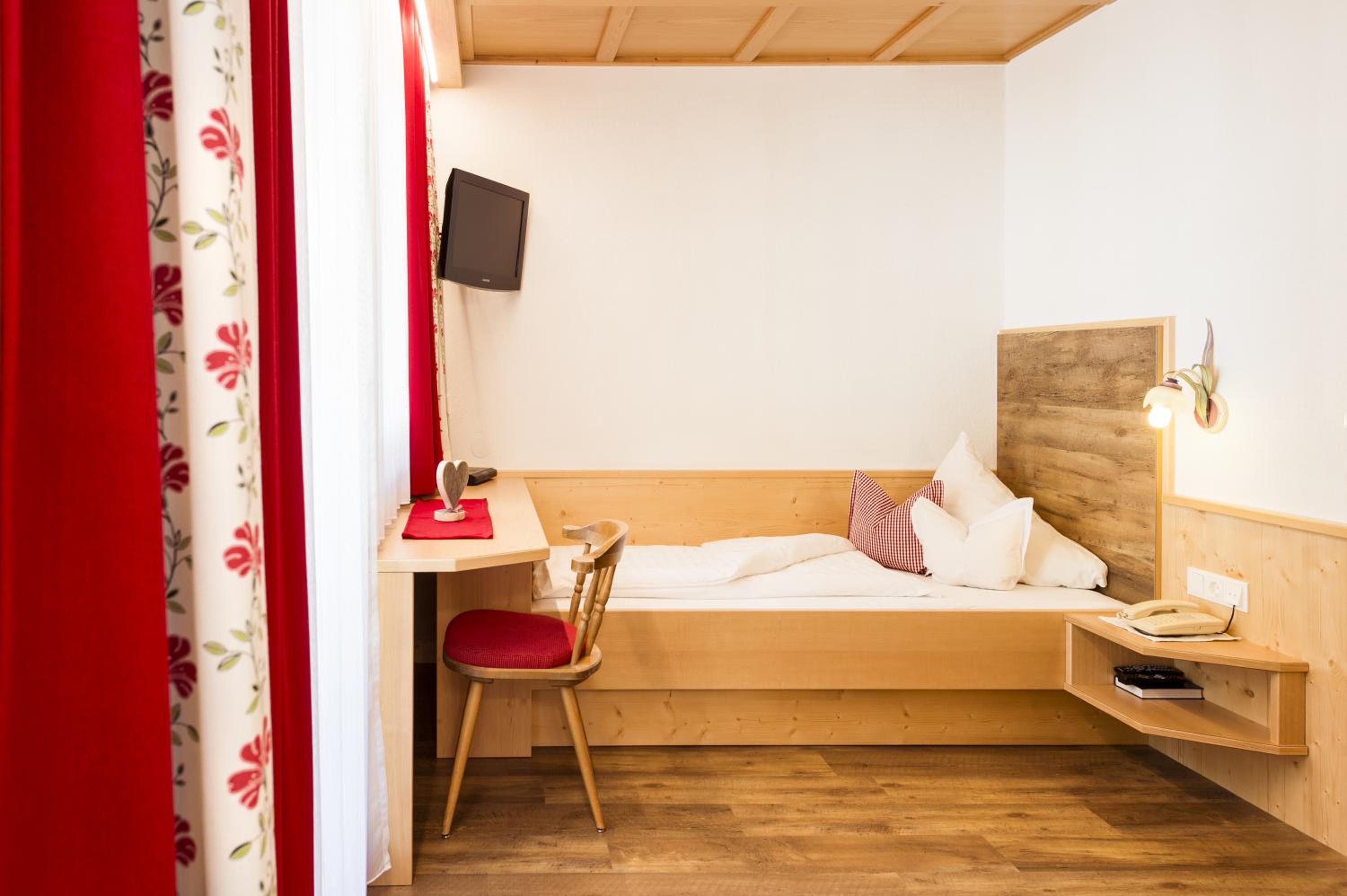 Single Room with Mountain View photo 1