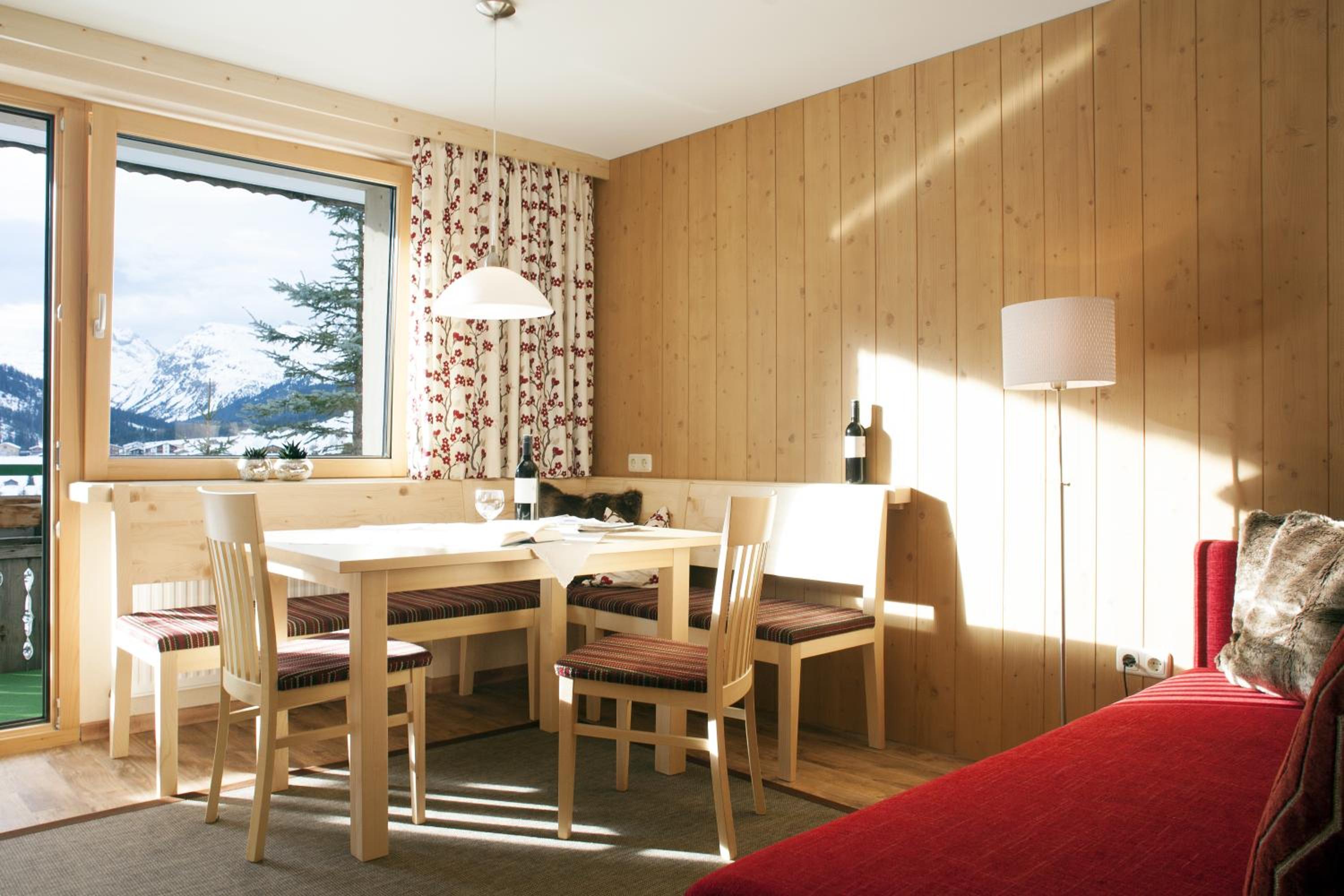 One-Bedroom Apartment with Balcony photo 3