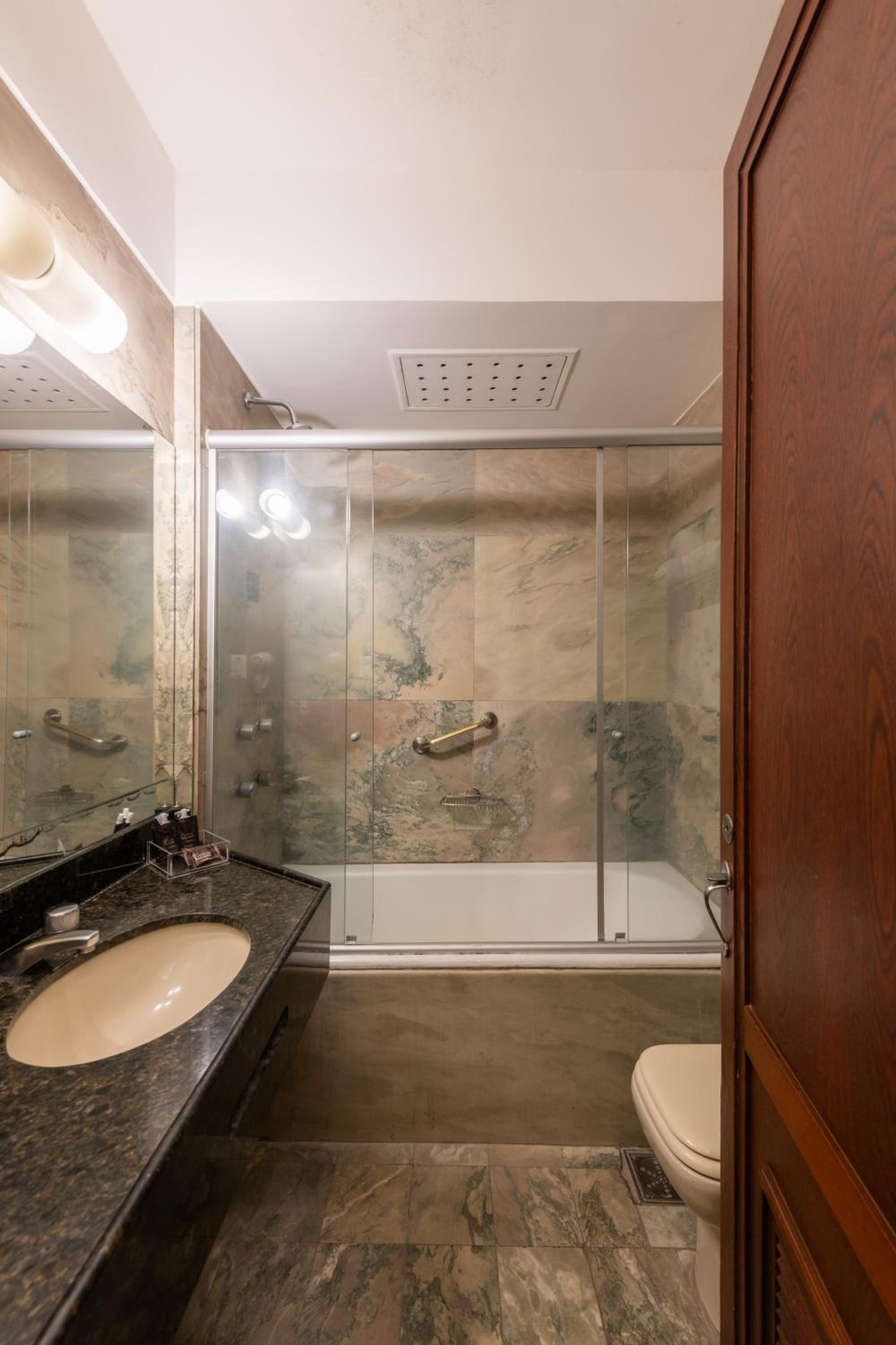Superior King Room - Photo 3