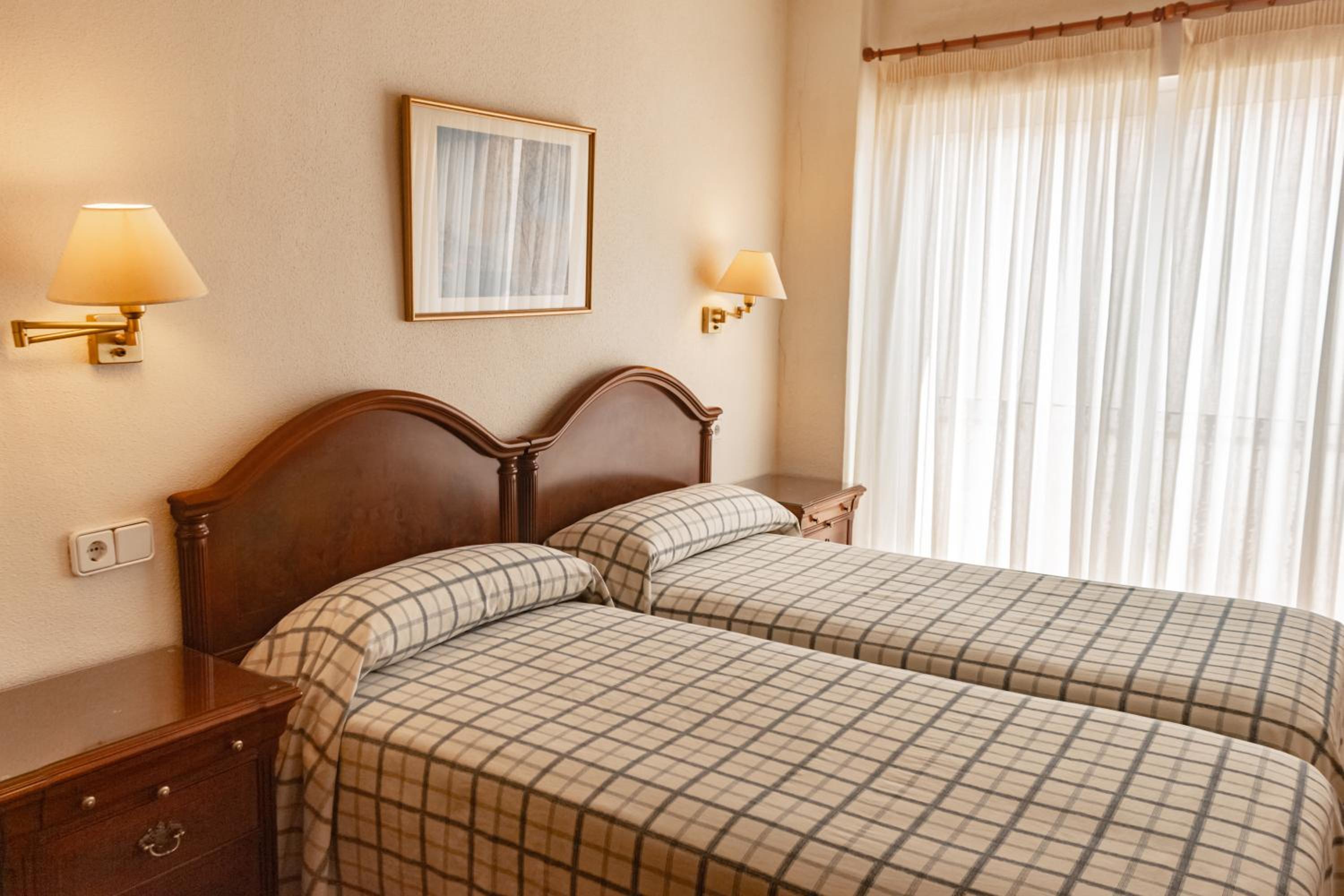 Superior Twin Room - Photo 3