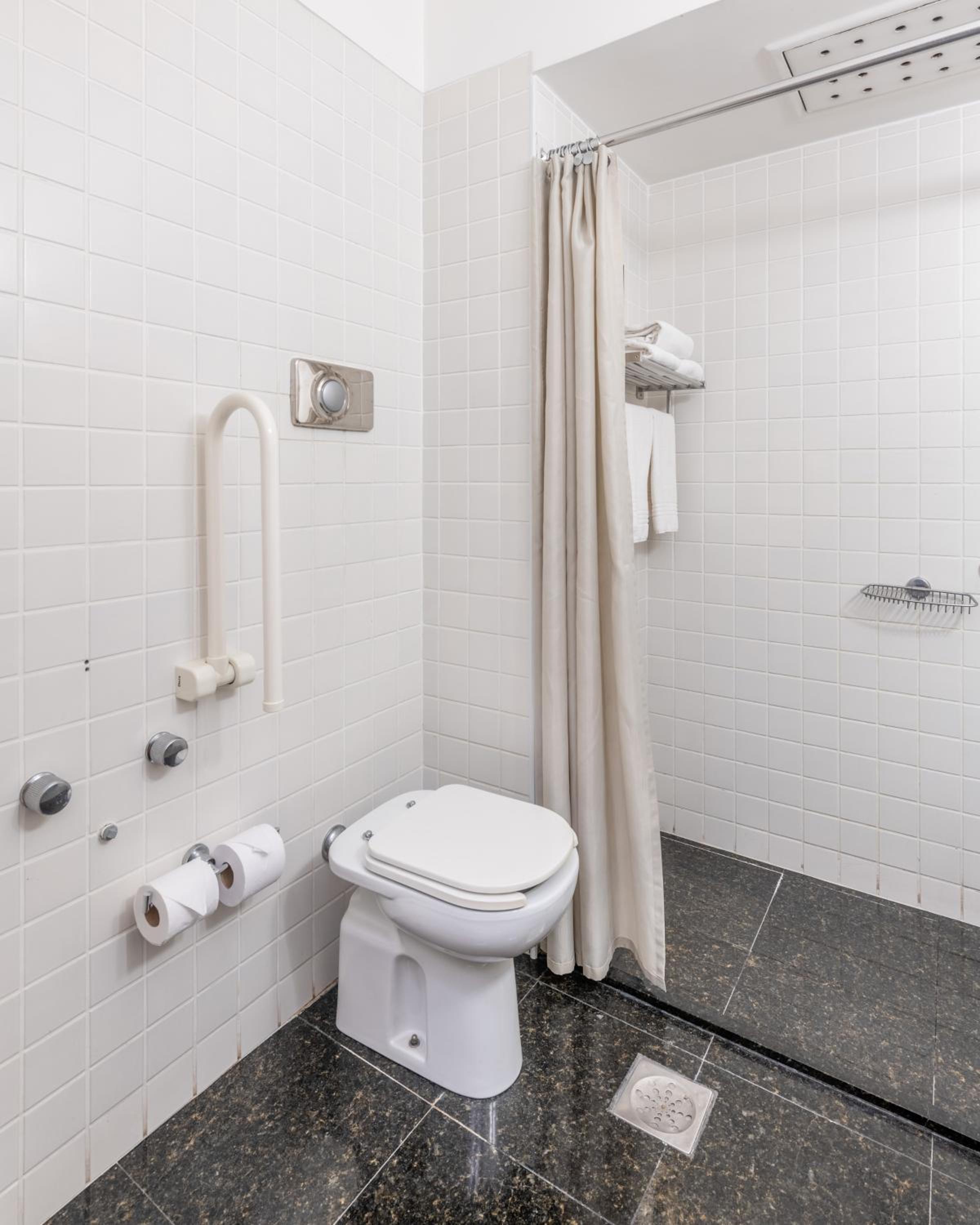 Triple Room - Disability Access - Photo 4