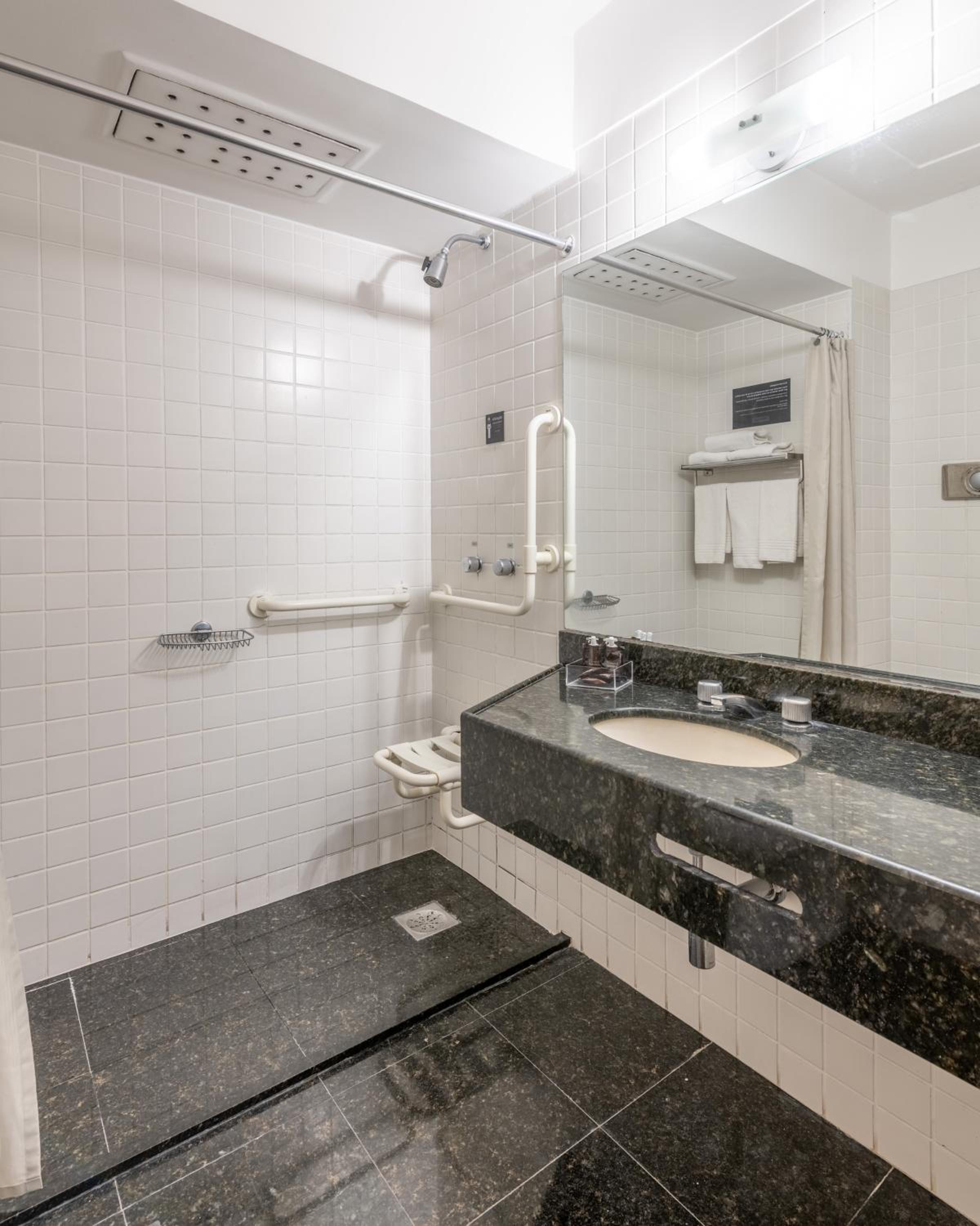 Triple Room - Disability Access - Photo 3