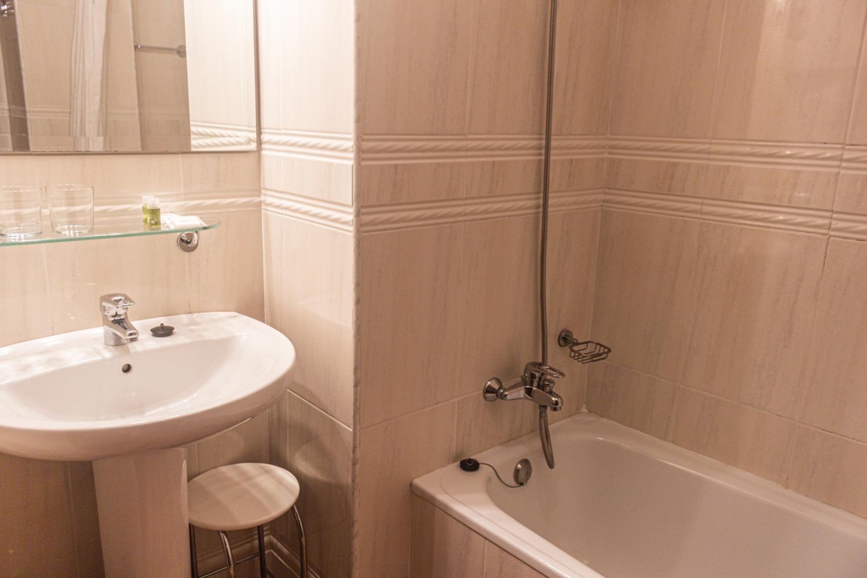 Superior Twin Room - Photo 2