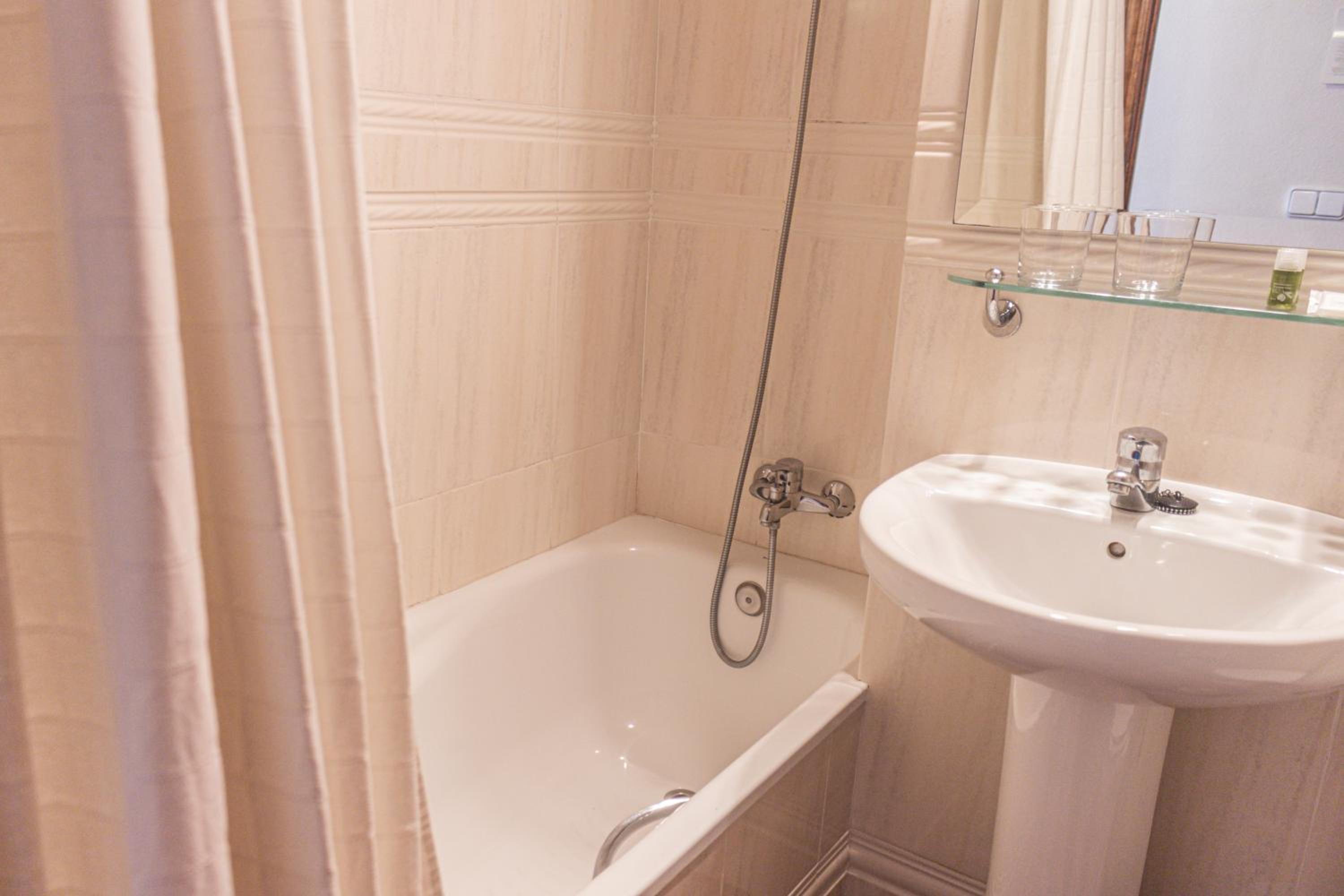 Double Room with Private Bathroom photo 3