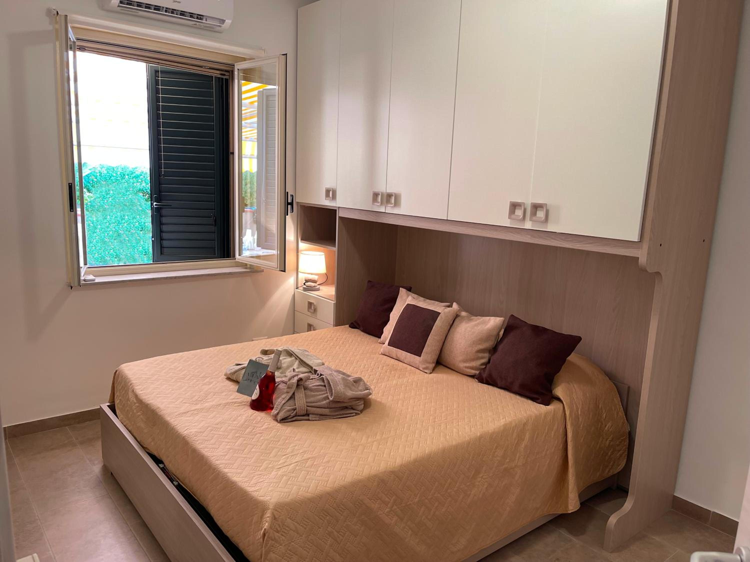 One-Bedroom House photo 1