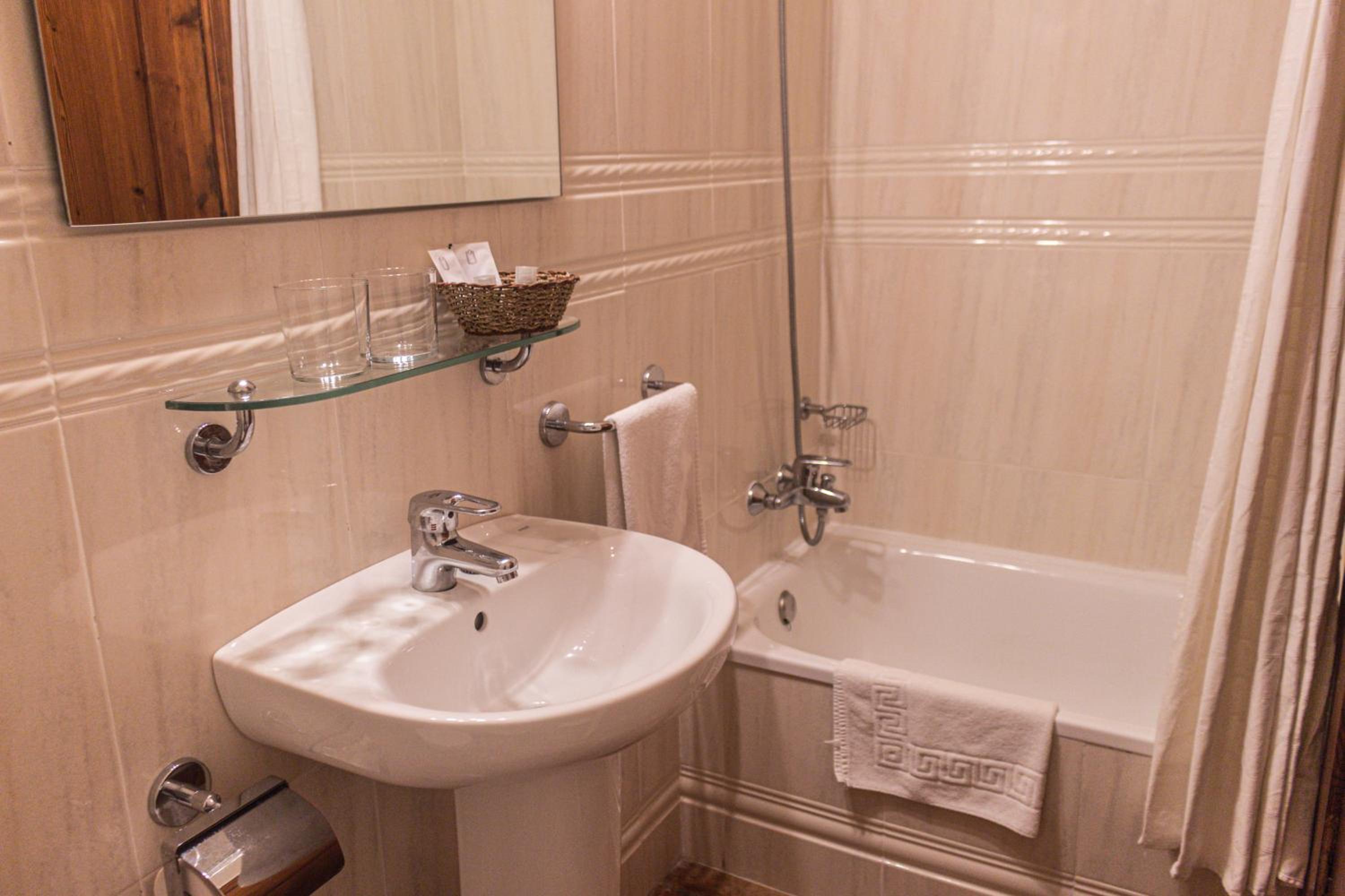 Double Room with Terrace - Photo 3